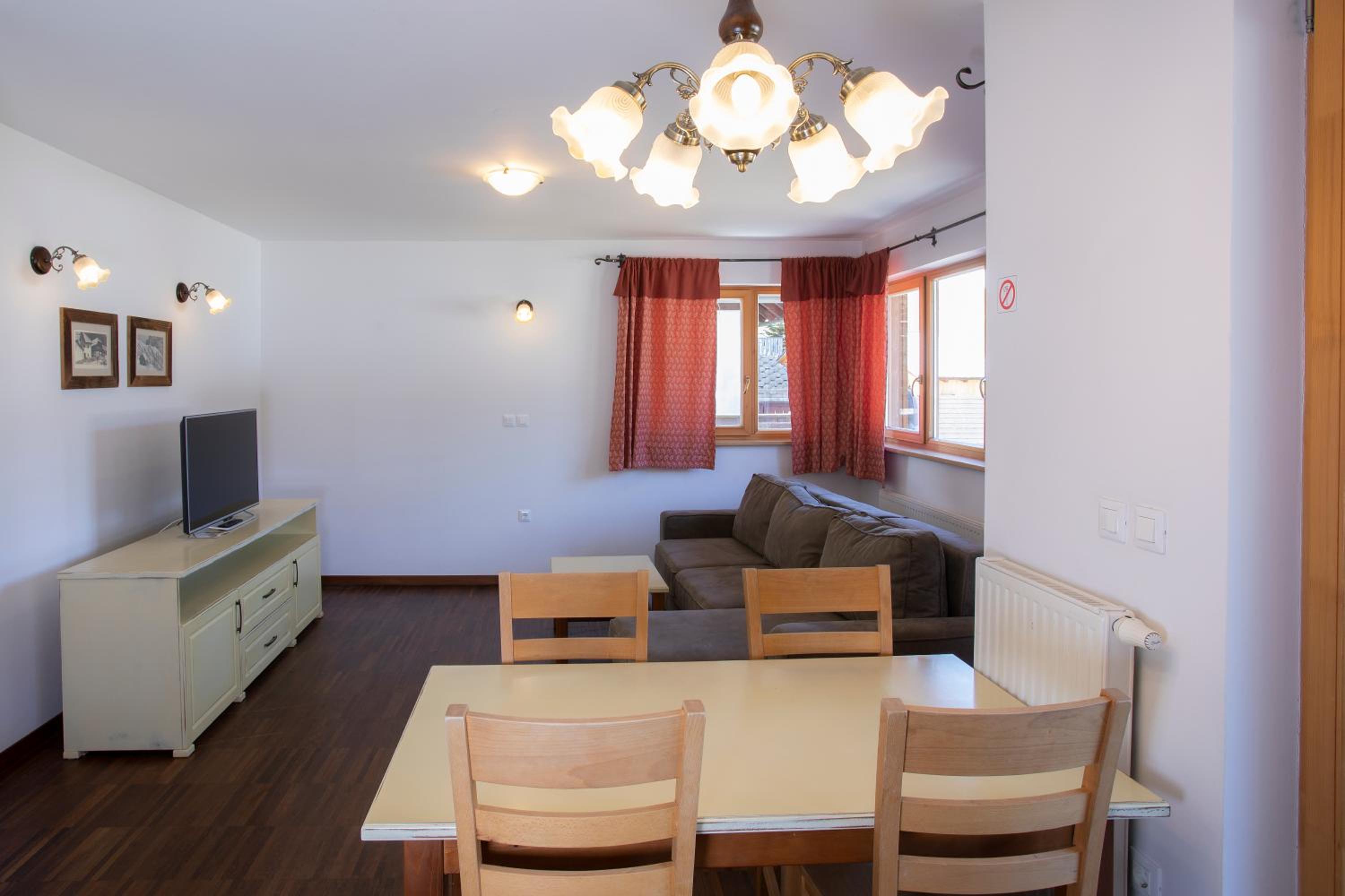 One-Bedroom Apartment with Balcony and Ski Slope View