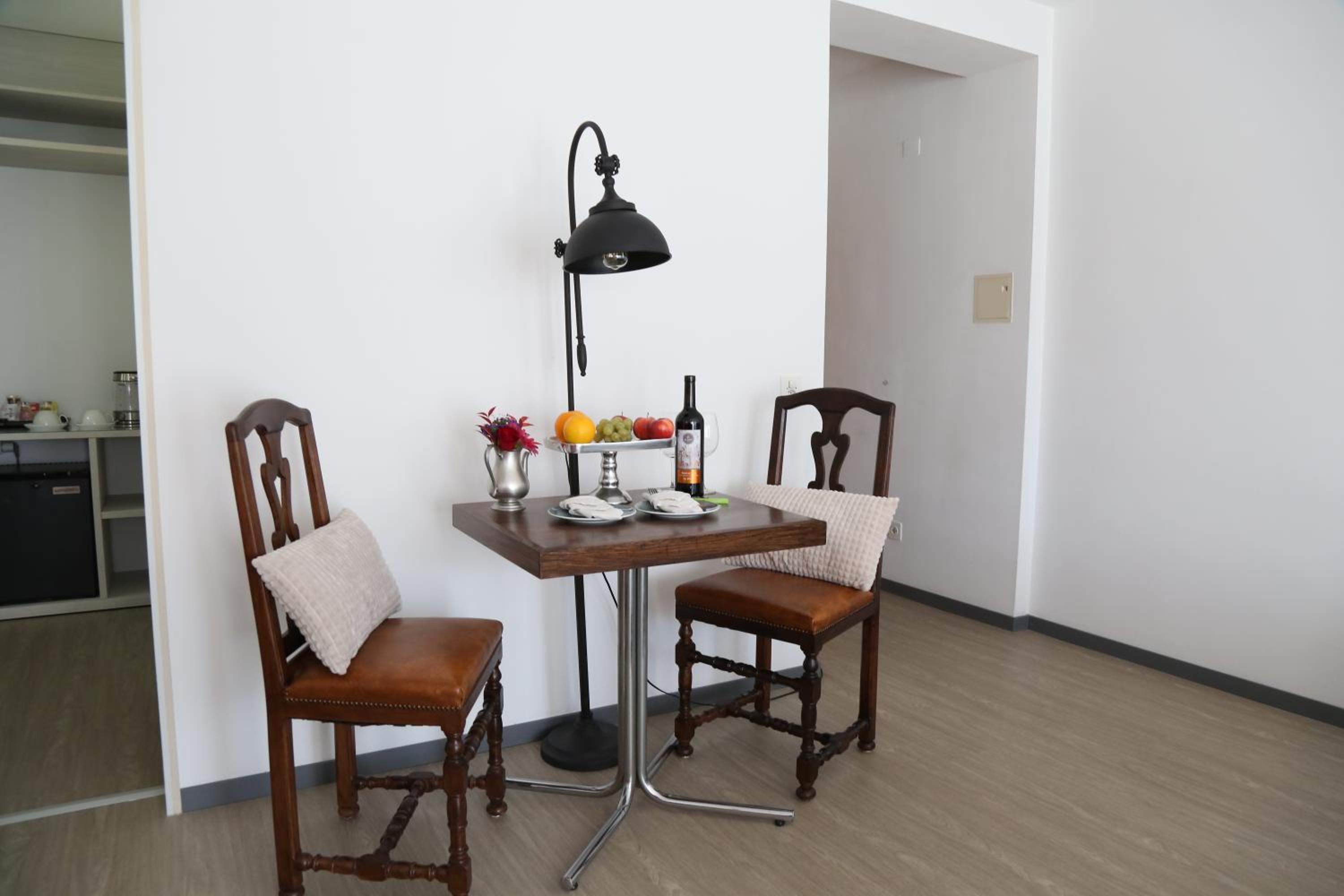 Deluxe Double Room with Lake View - Photo 3