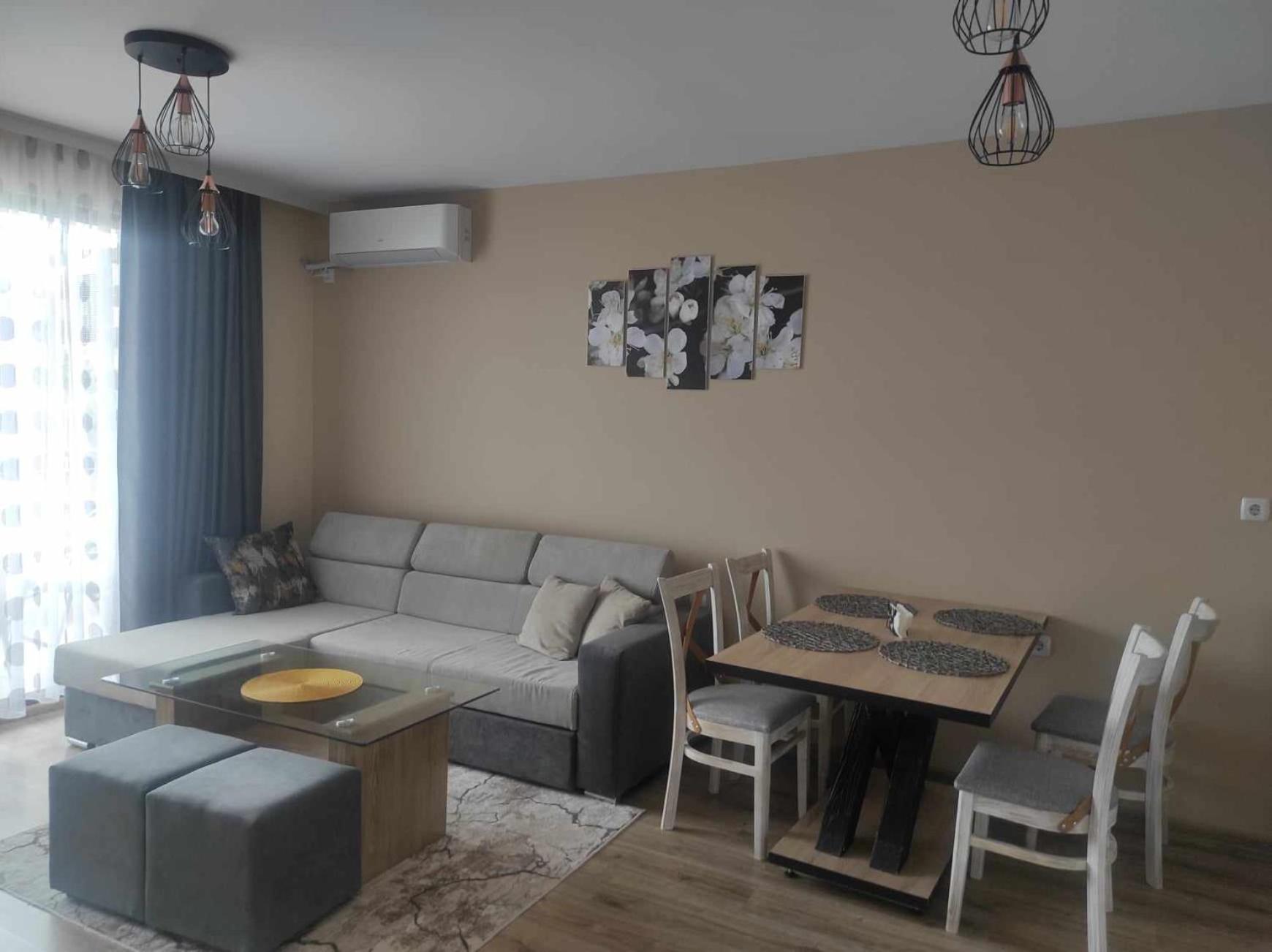 One-Bedroom Apartment photo 3