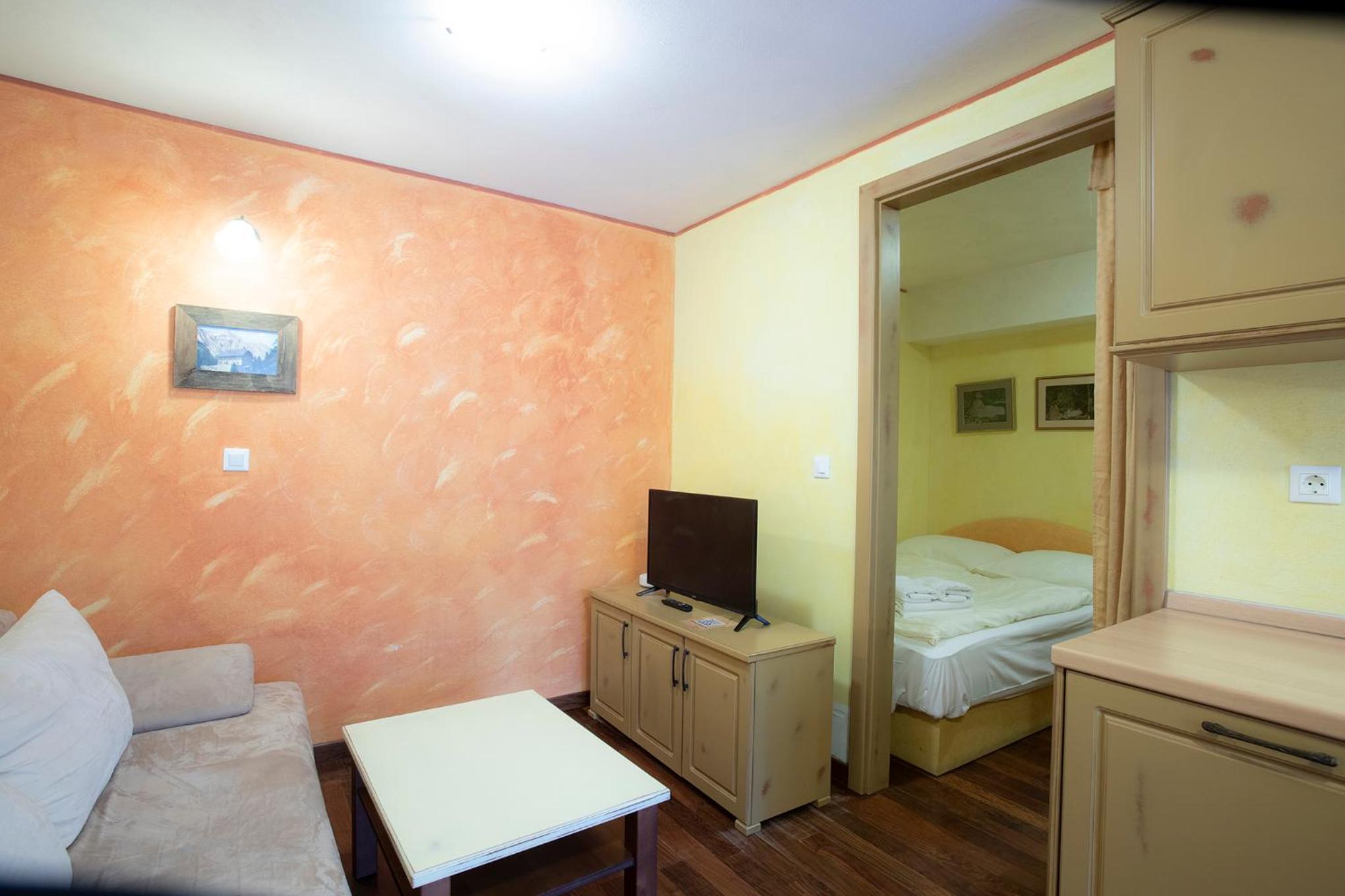 One-Bedroom Apartment with Private Entrance