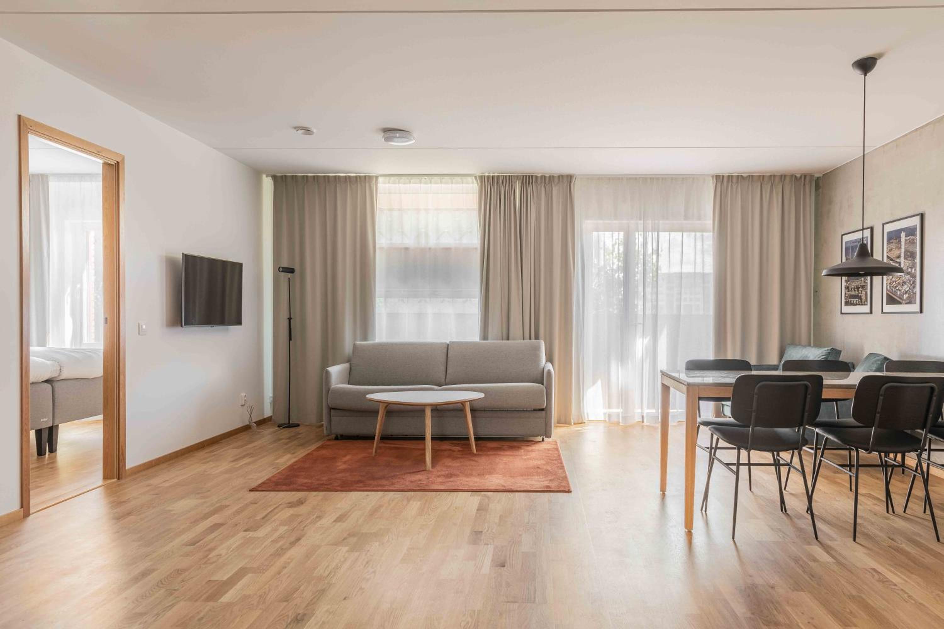 2-Bedroom Apartment with Balcony photo 3