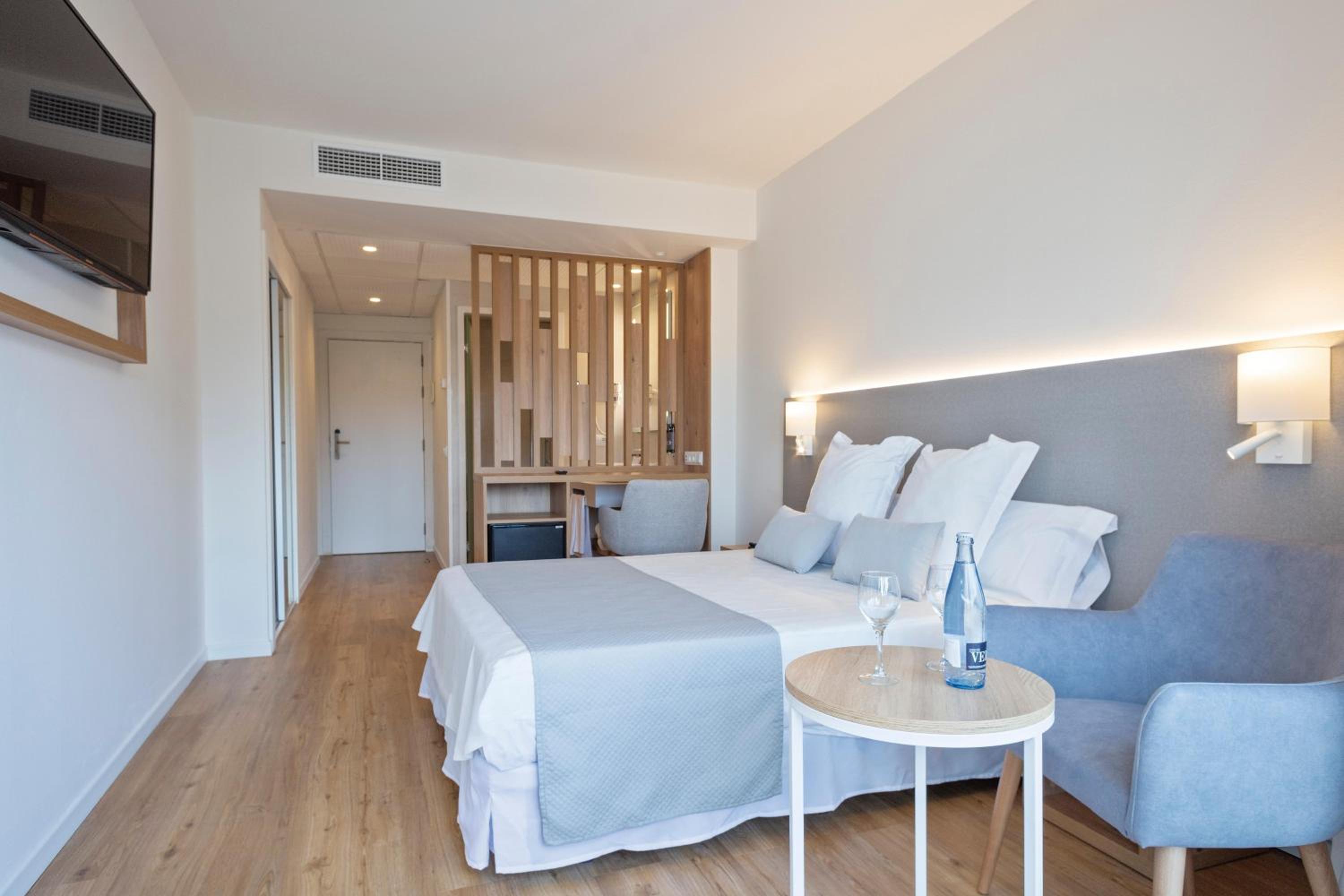 Standard Double Room (2 Adults) photo 2