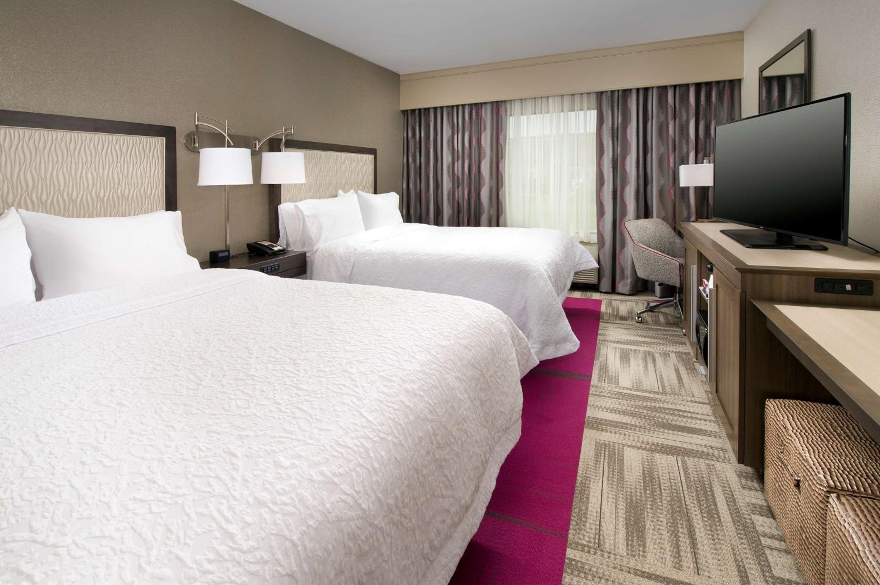 Queen Room with Two Queen Beds (4 Adults) photo 3