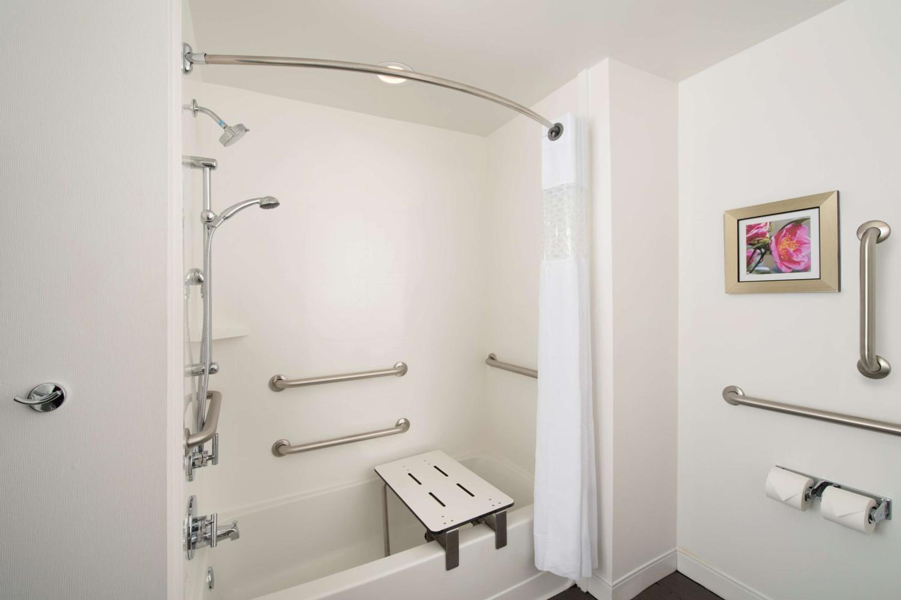 King Room - Mobility Access/Non-Smoking photo 2