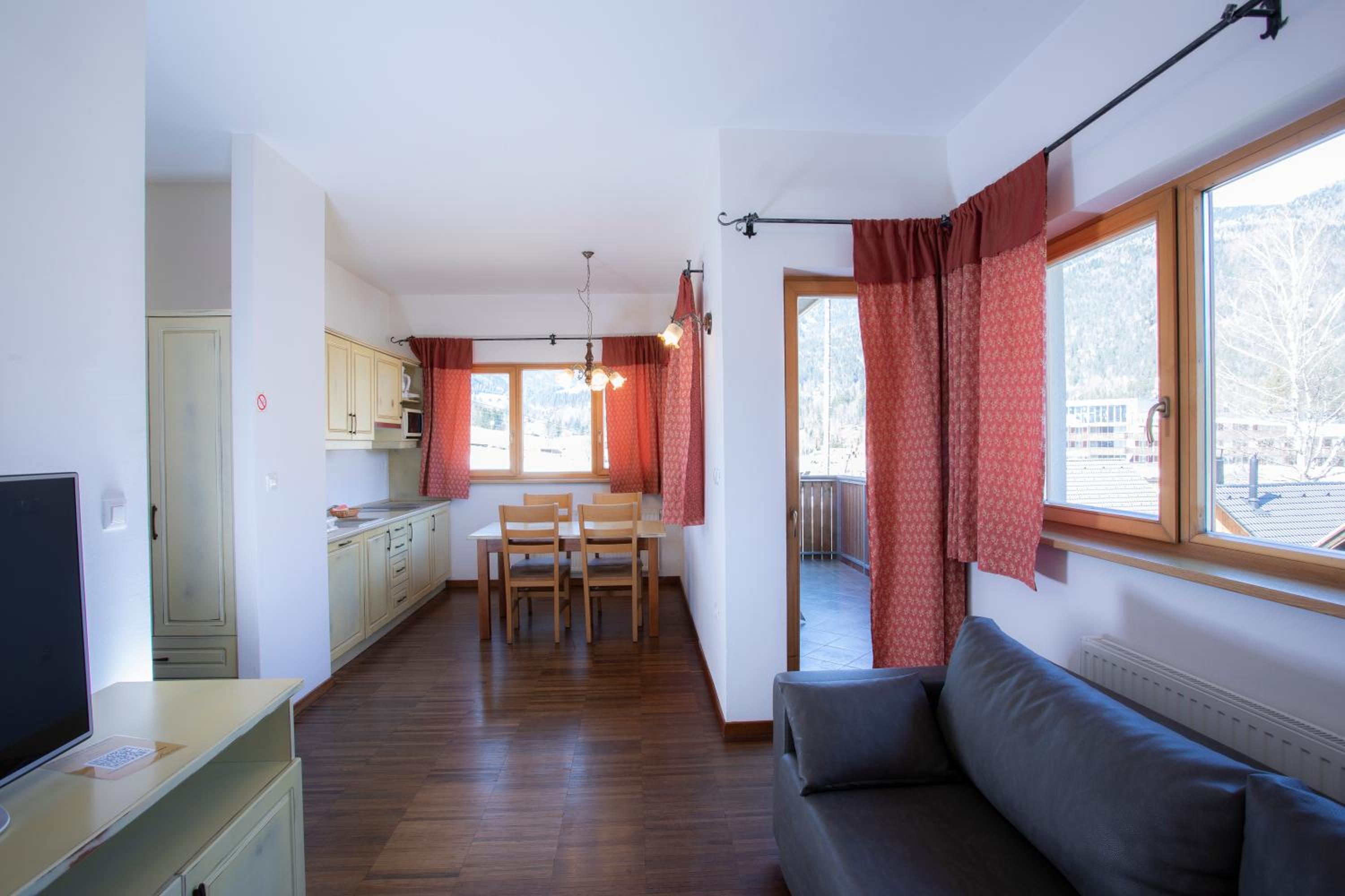 One-Bedroom Apartment with Balcony and Ski Slope View