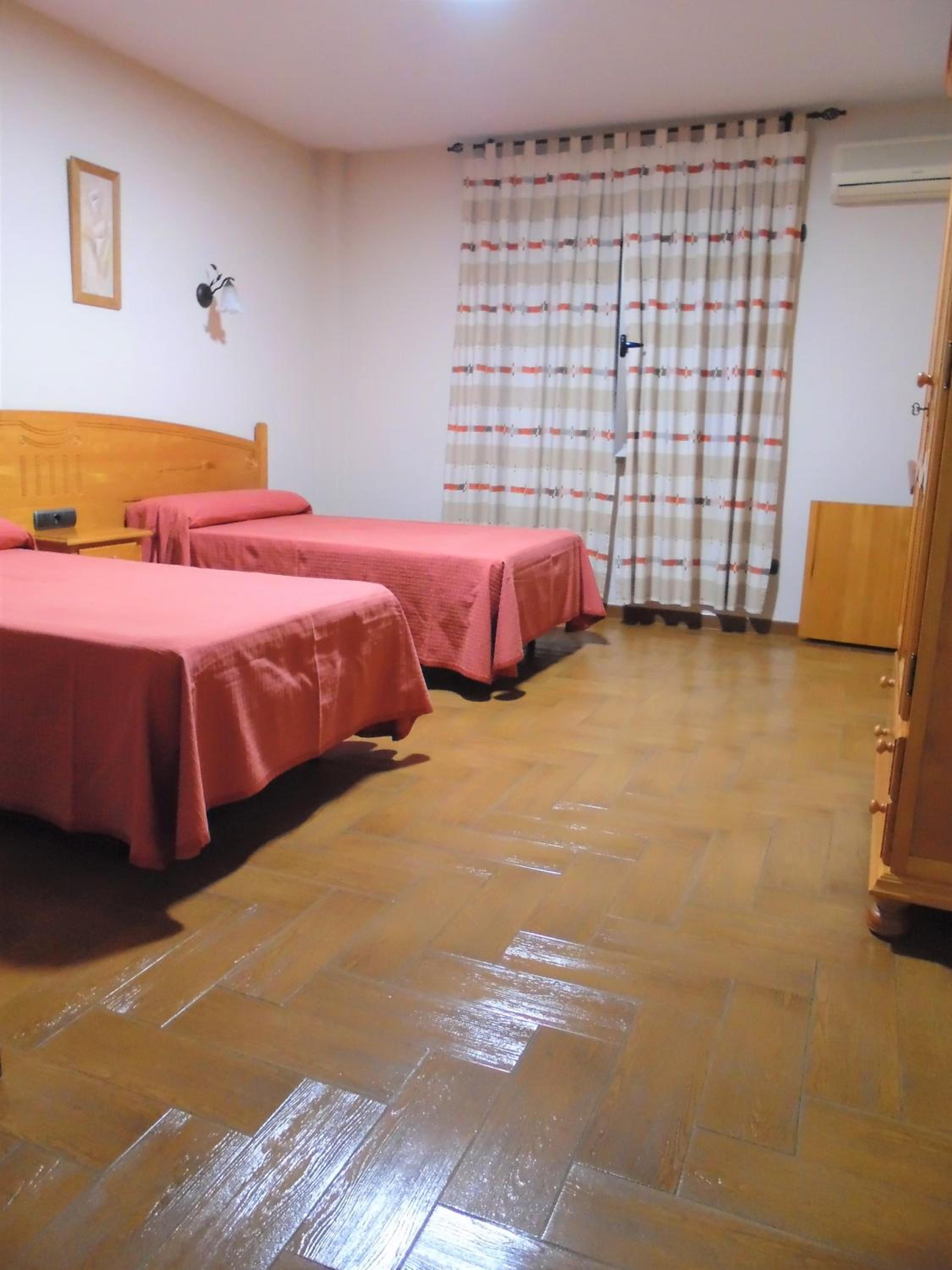 Double or Twin Room - Photo 4