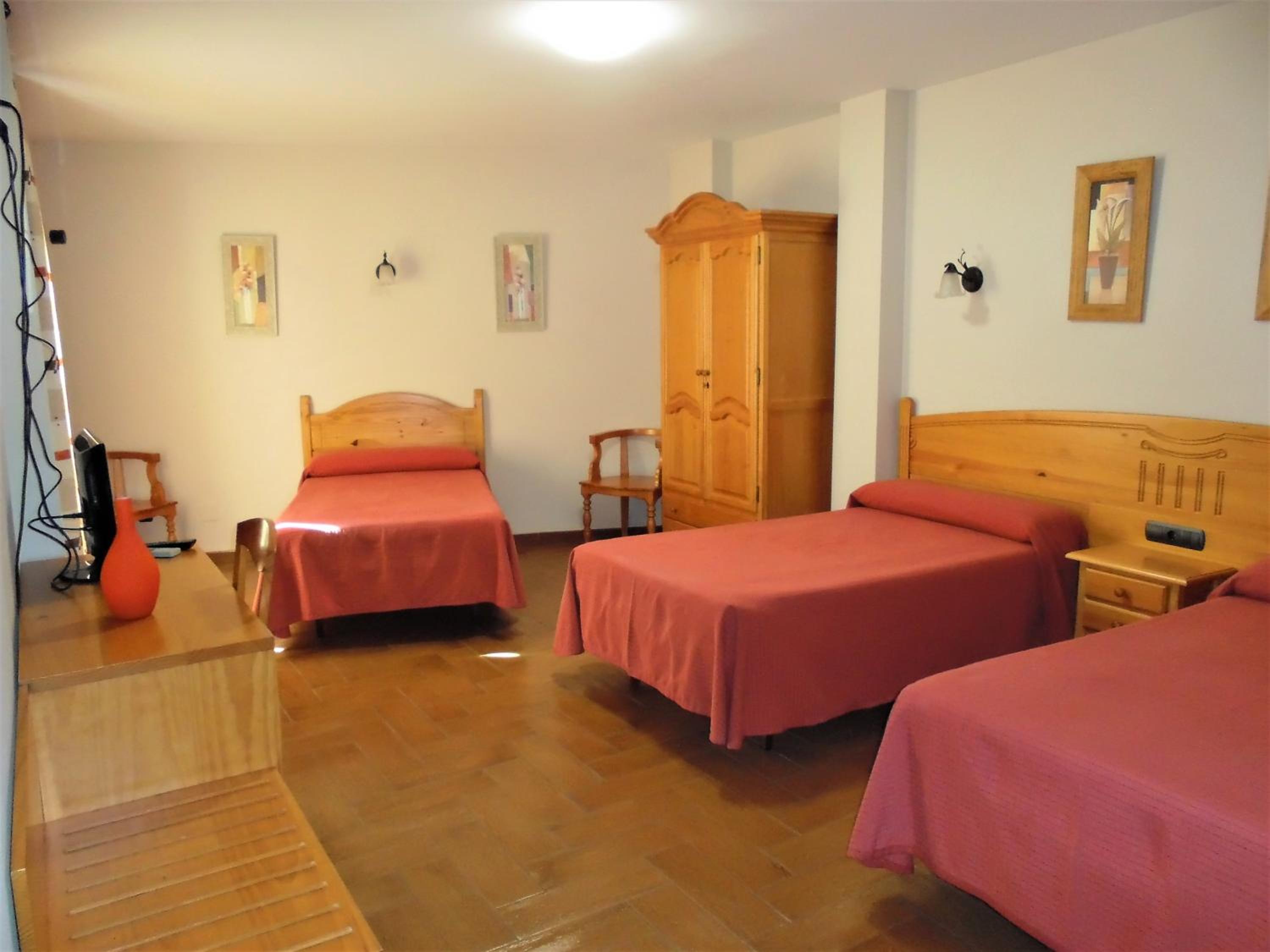 Double or Twin Room - Photo 9