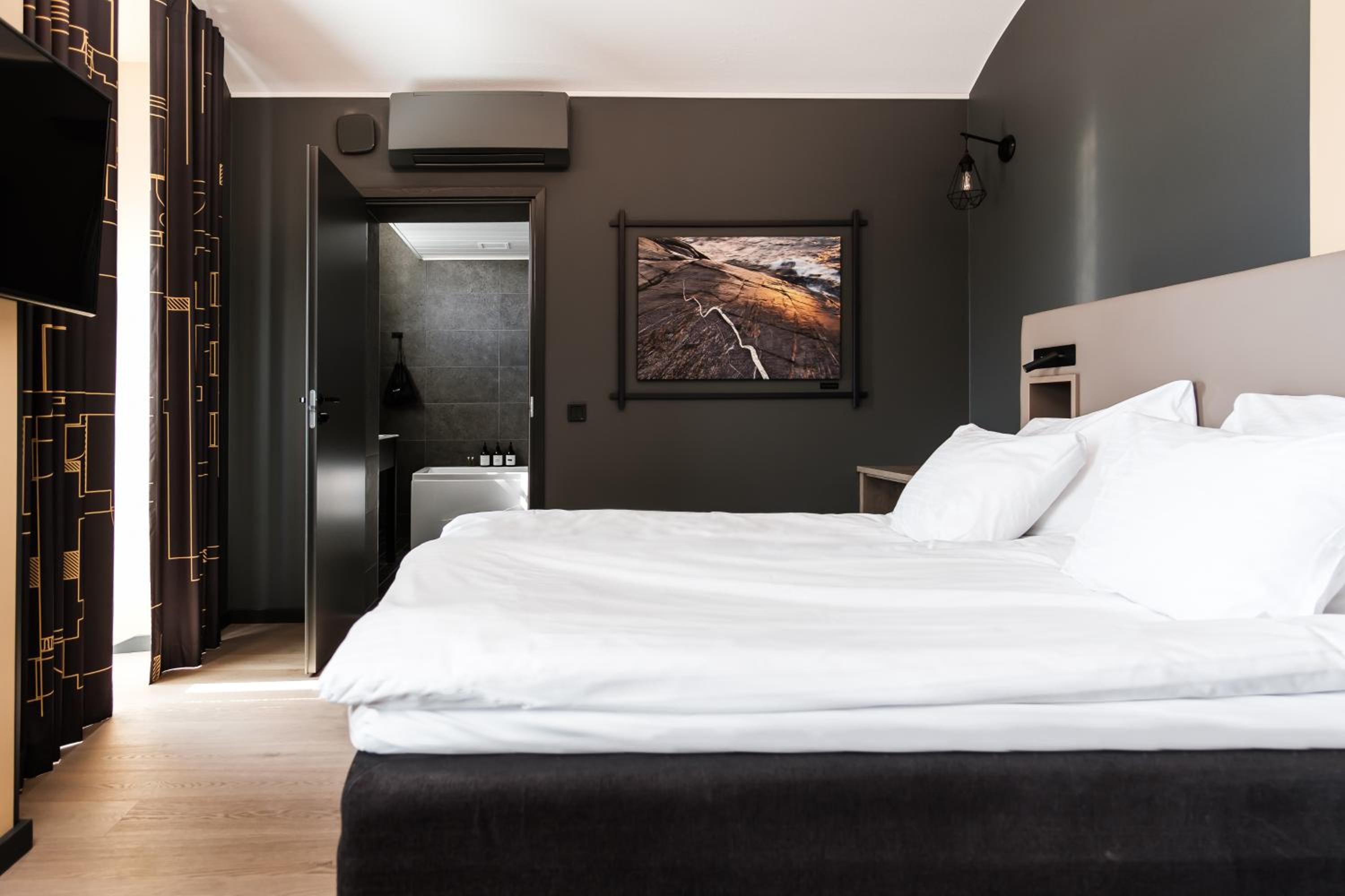 Standard Twin Room - Photo 1