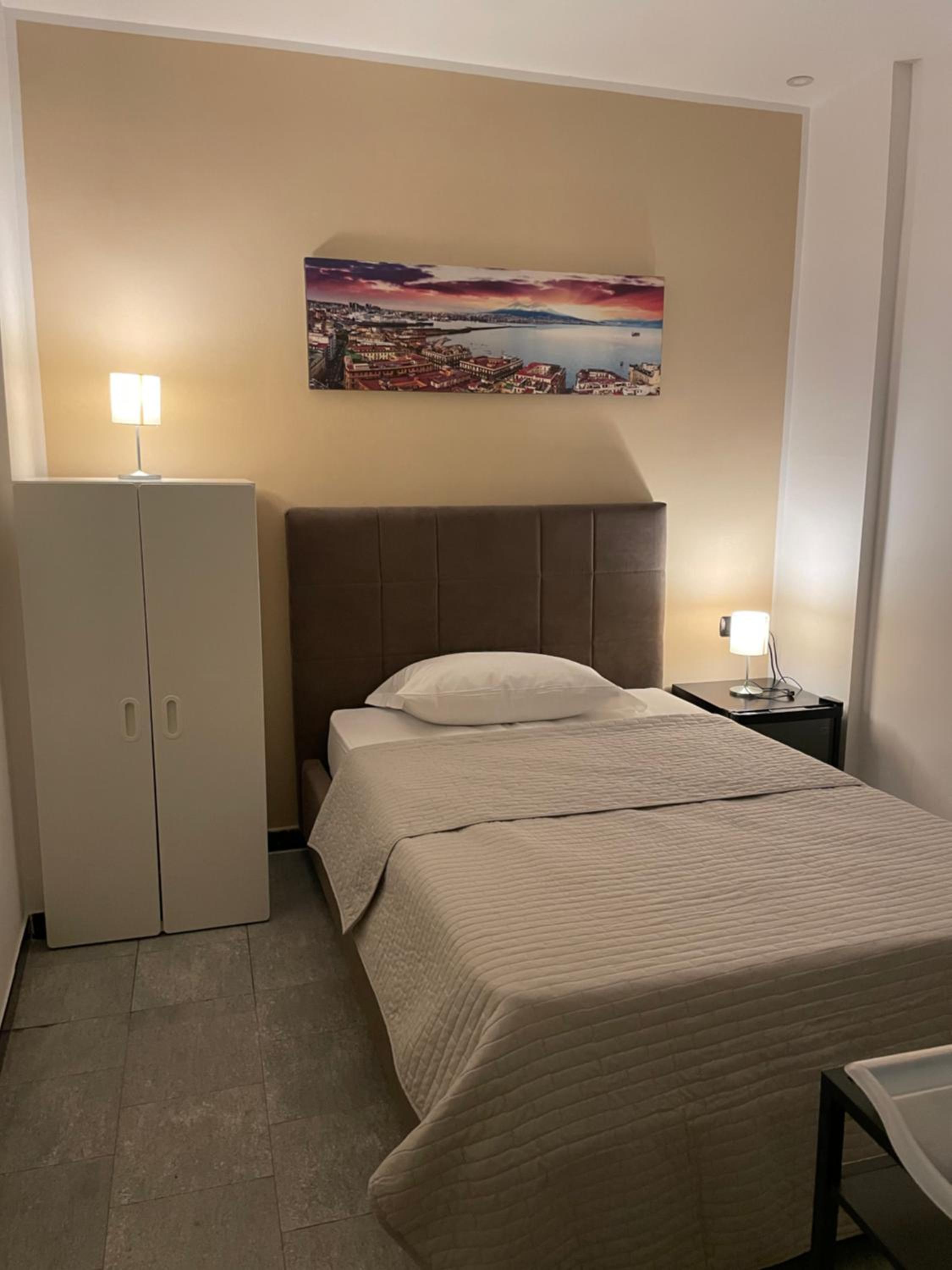 Small Single Room photo 1