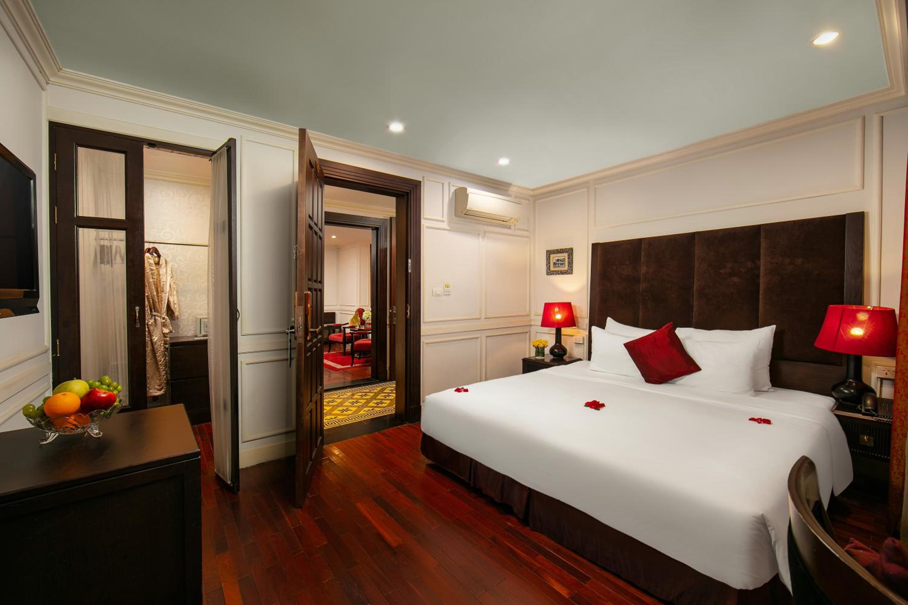 Connecting Room
