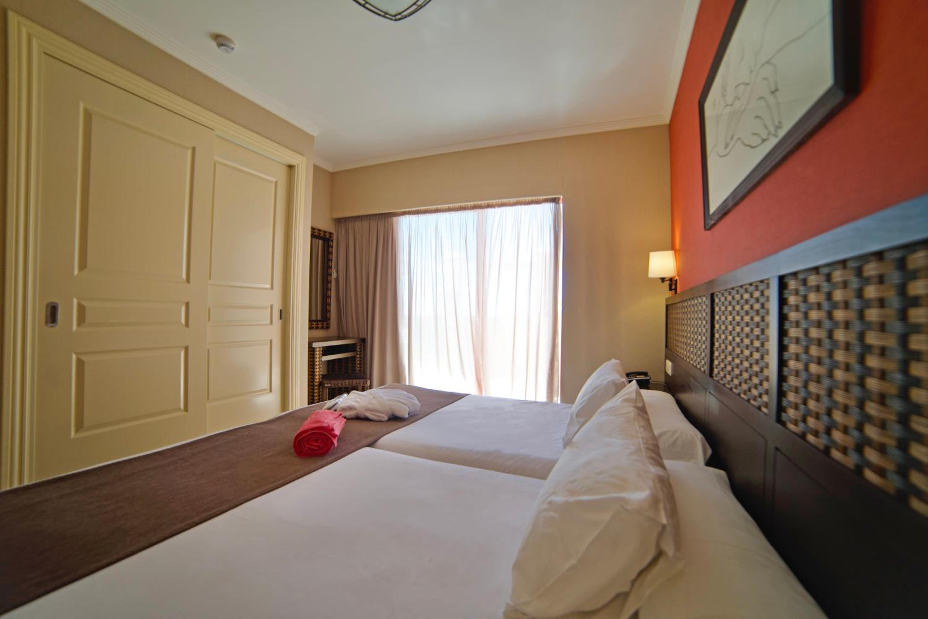 Junior Suite (3 Adults + 1 Child) photo 2