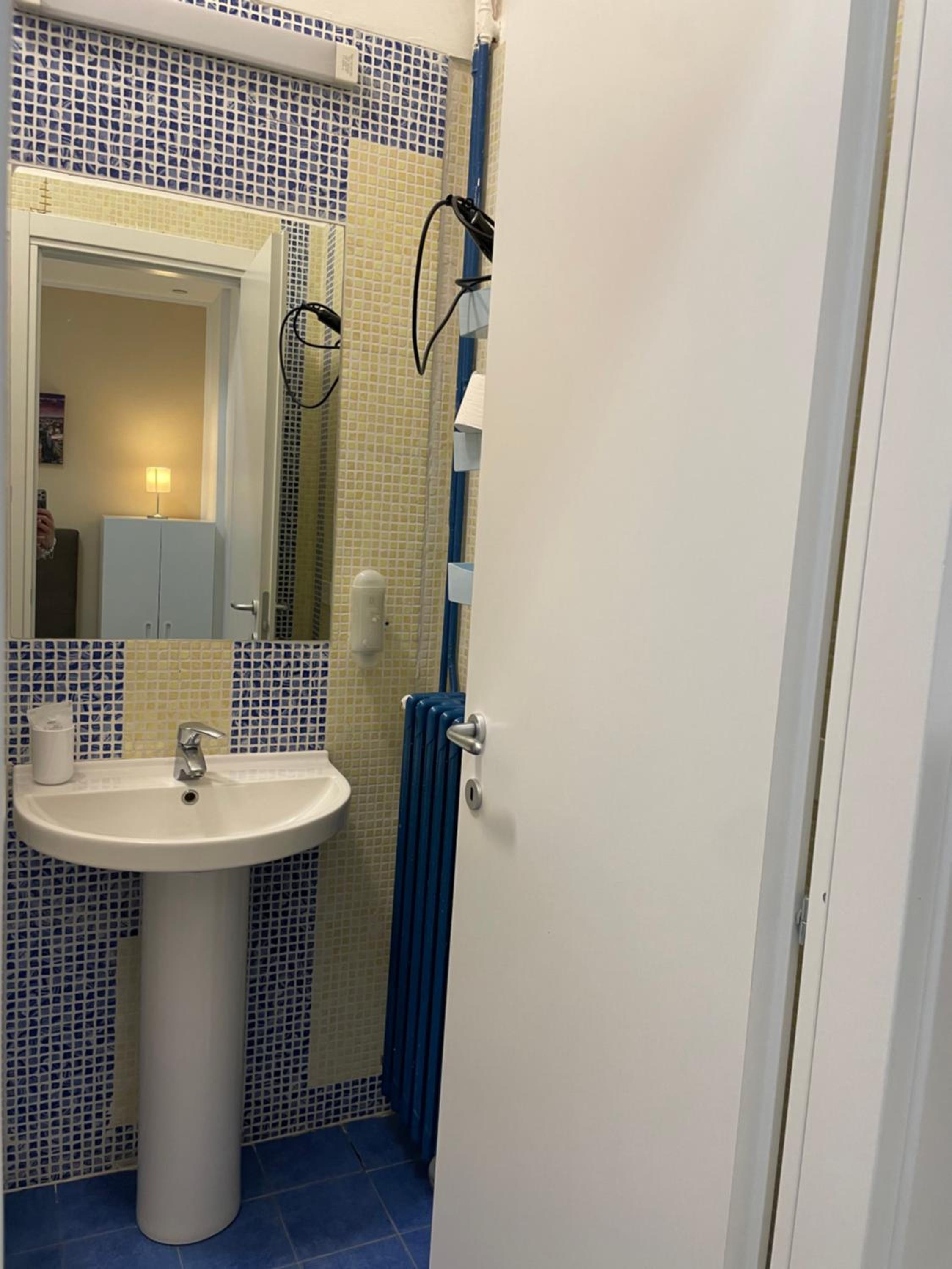 Small Single Room photo 2