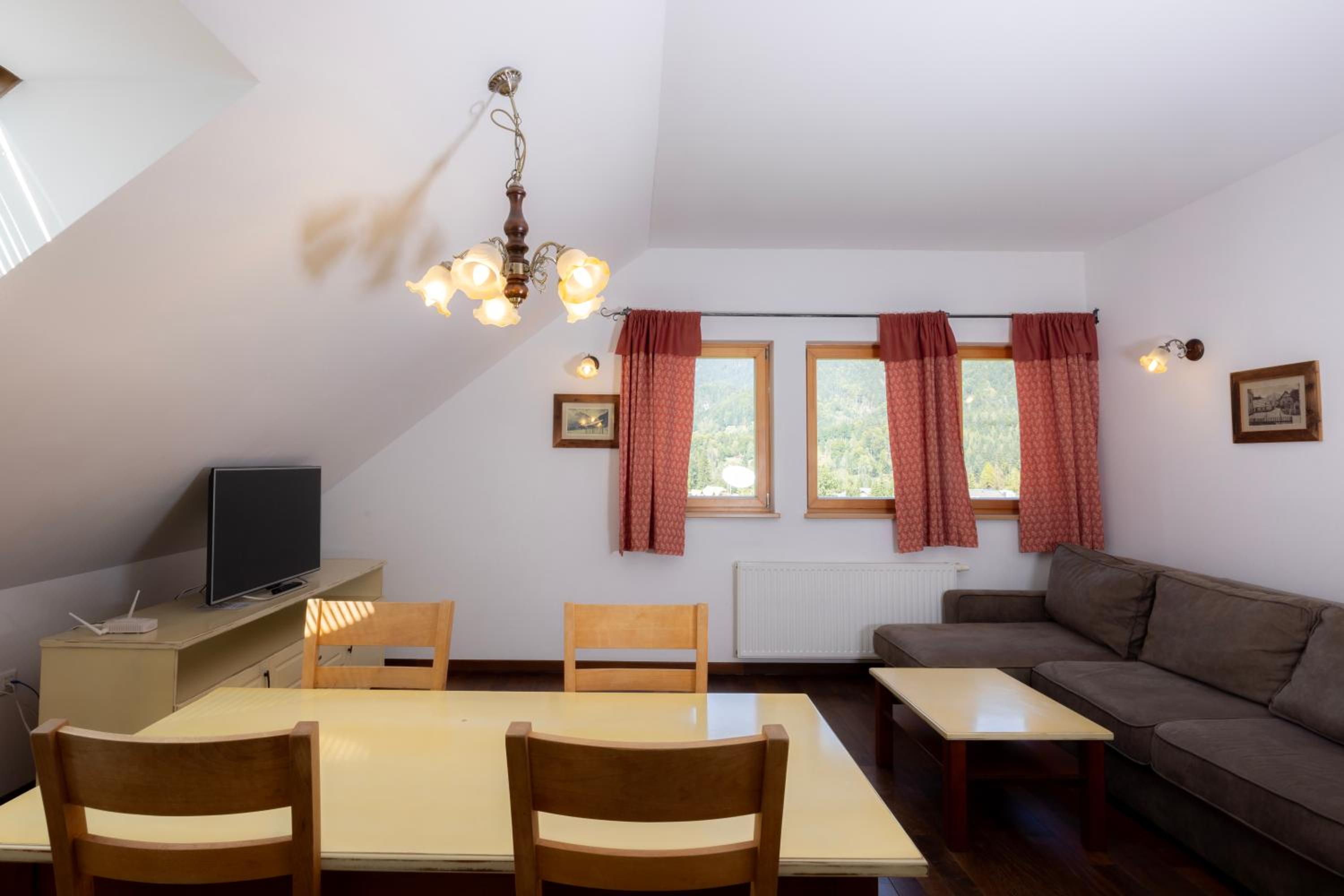One-Bedroom Apartment with Mountain View - Loft