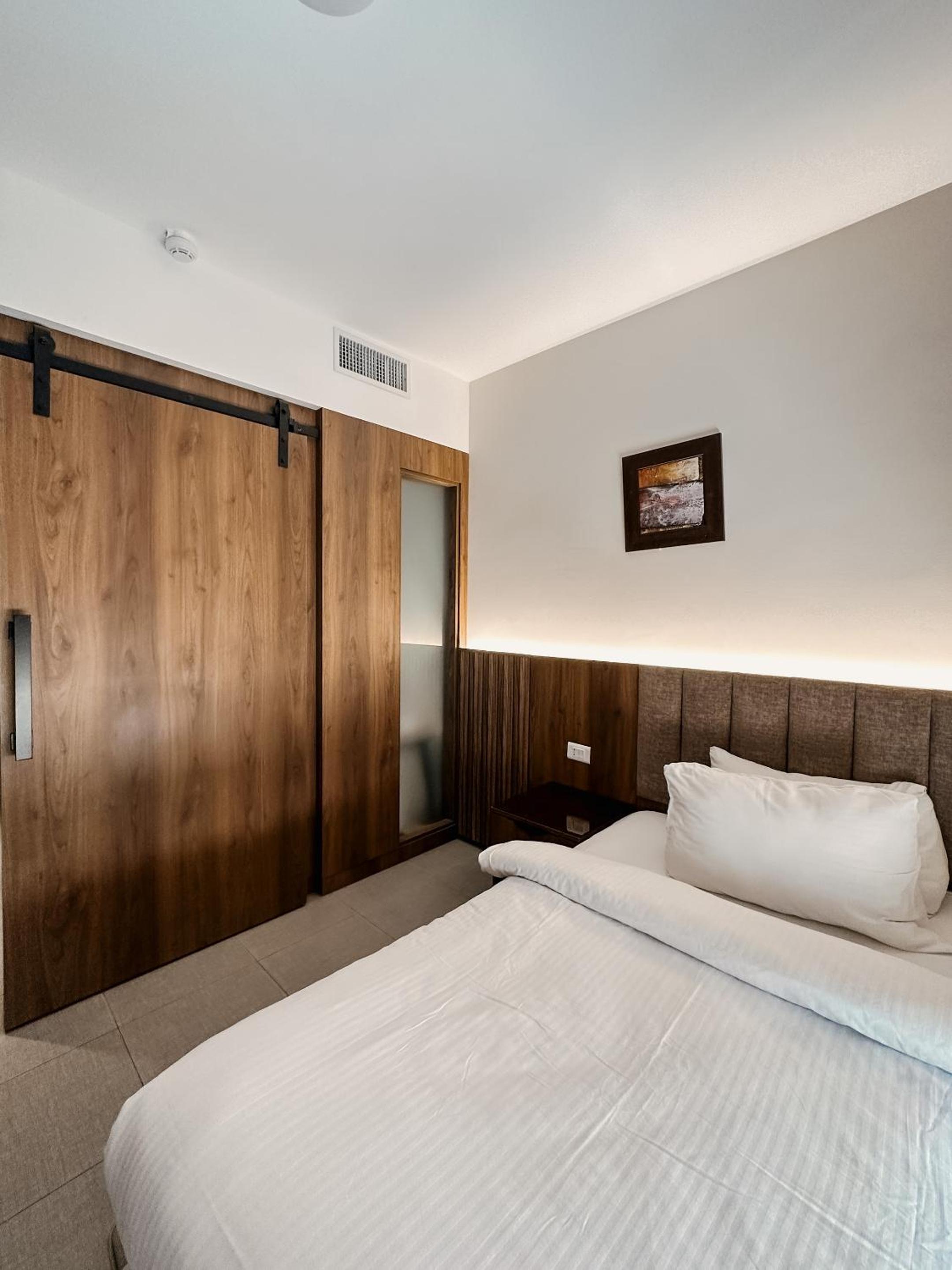Executive Suite photo 2