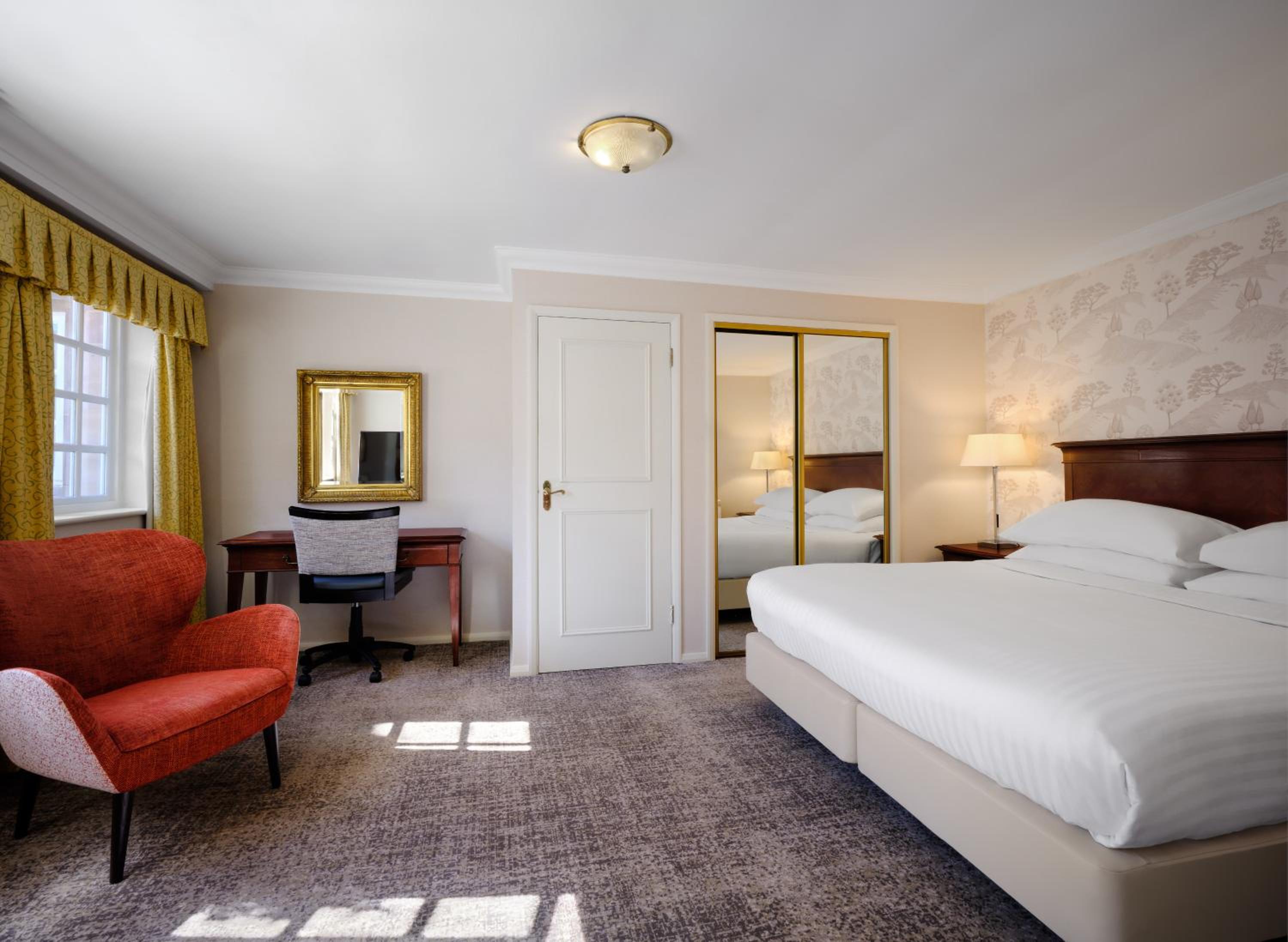 Junior King Suite