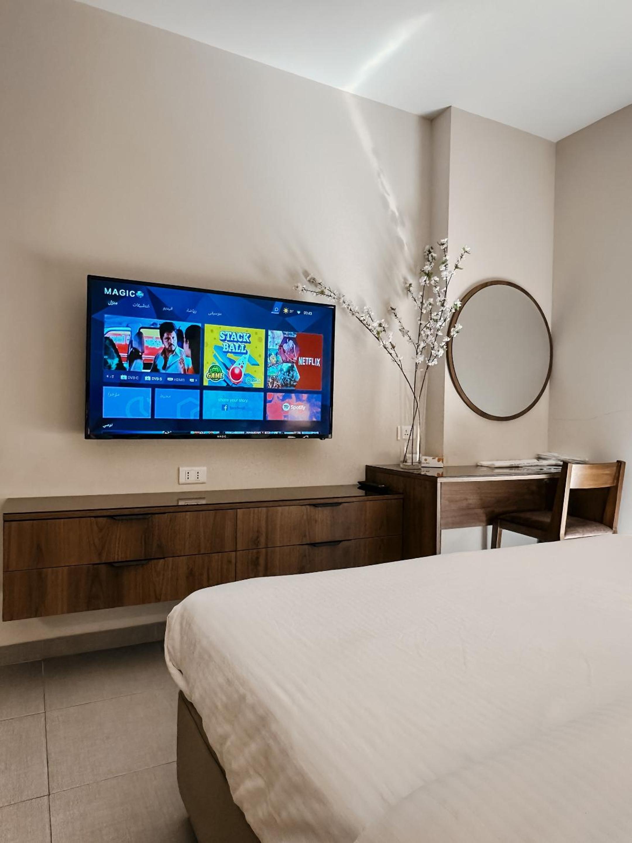 Deluxe King Room photo 2