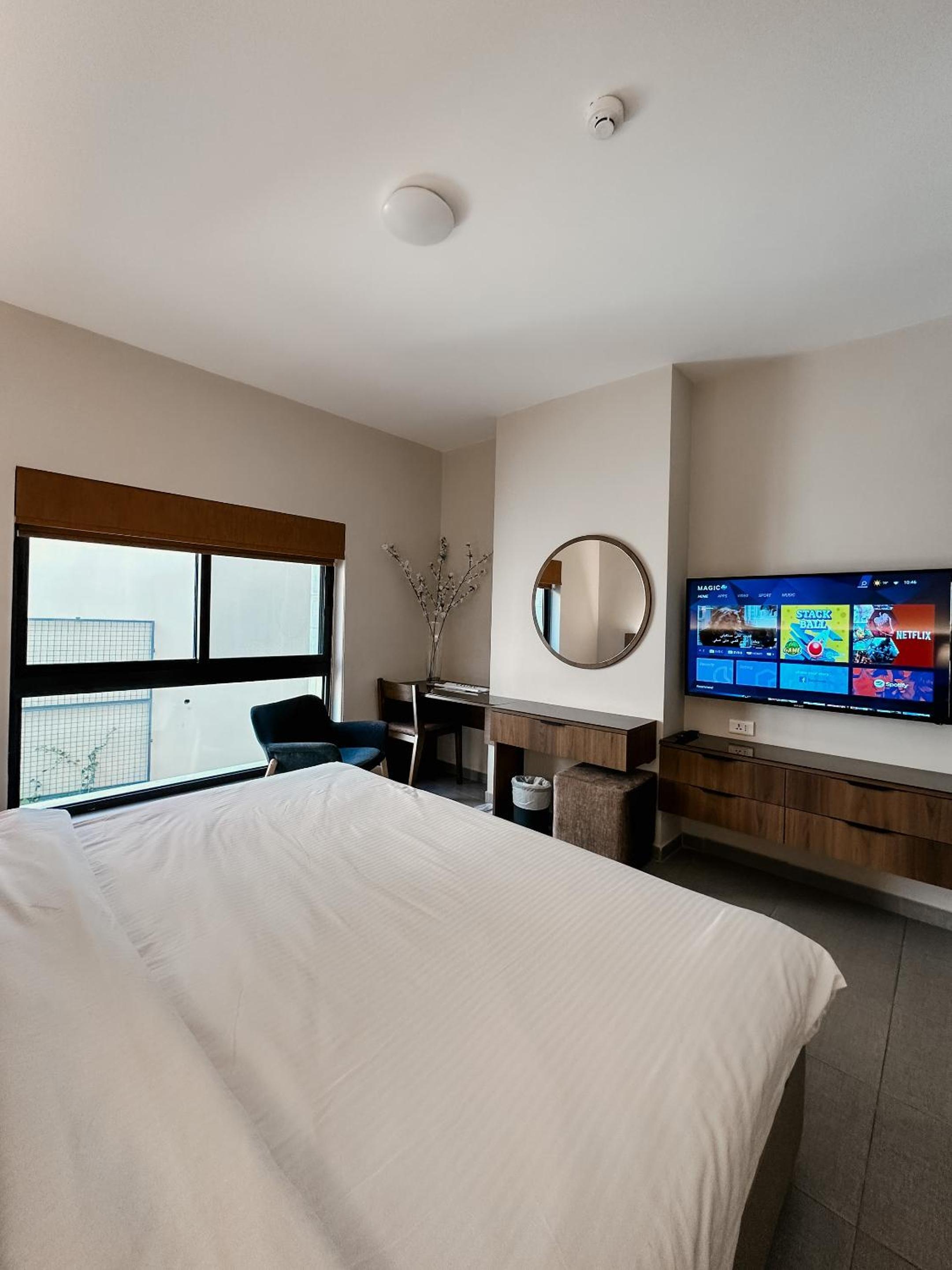Deluxe King Room photo 1