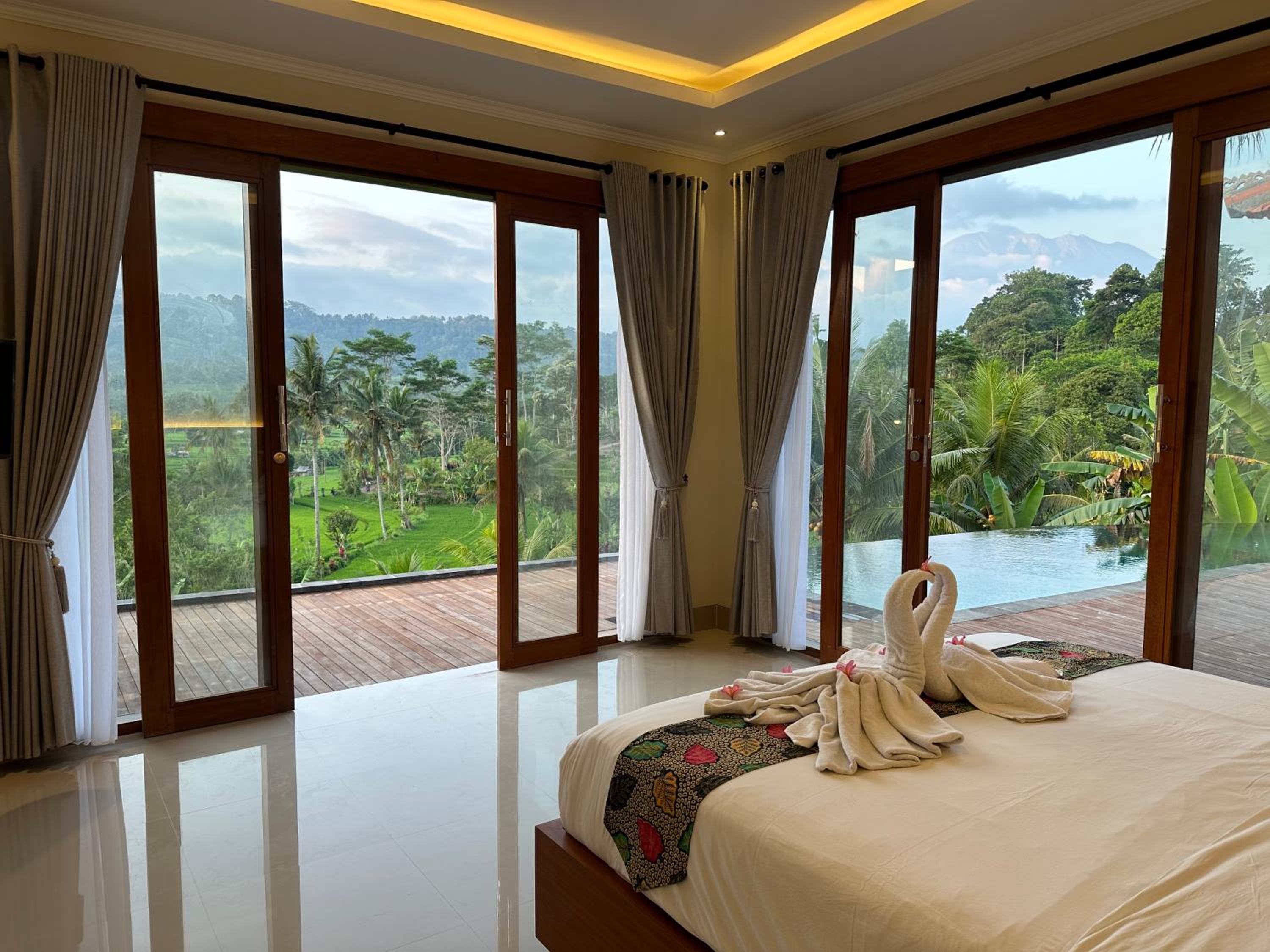 Villa photo 1