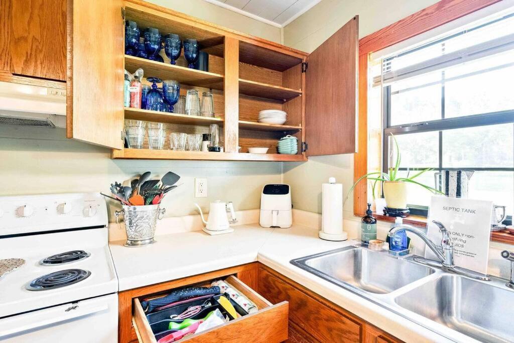Three-Bedroom House photo 3