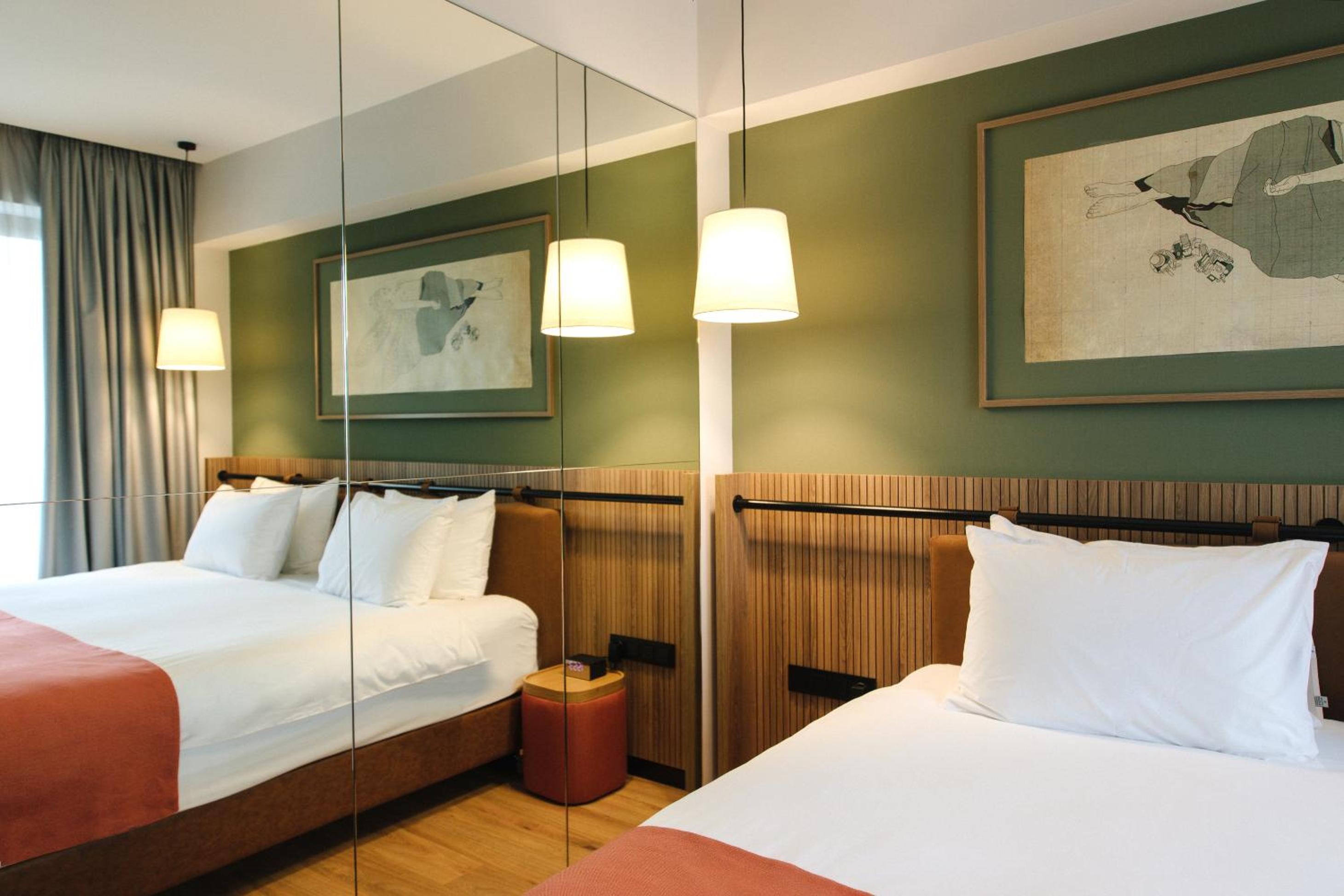Double or Twin Room with Mountain View - Photo 4