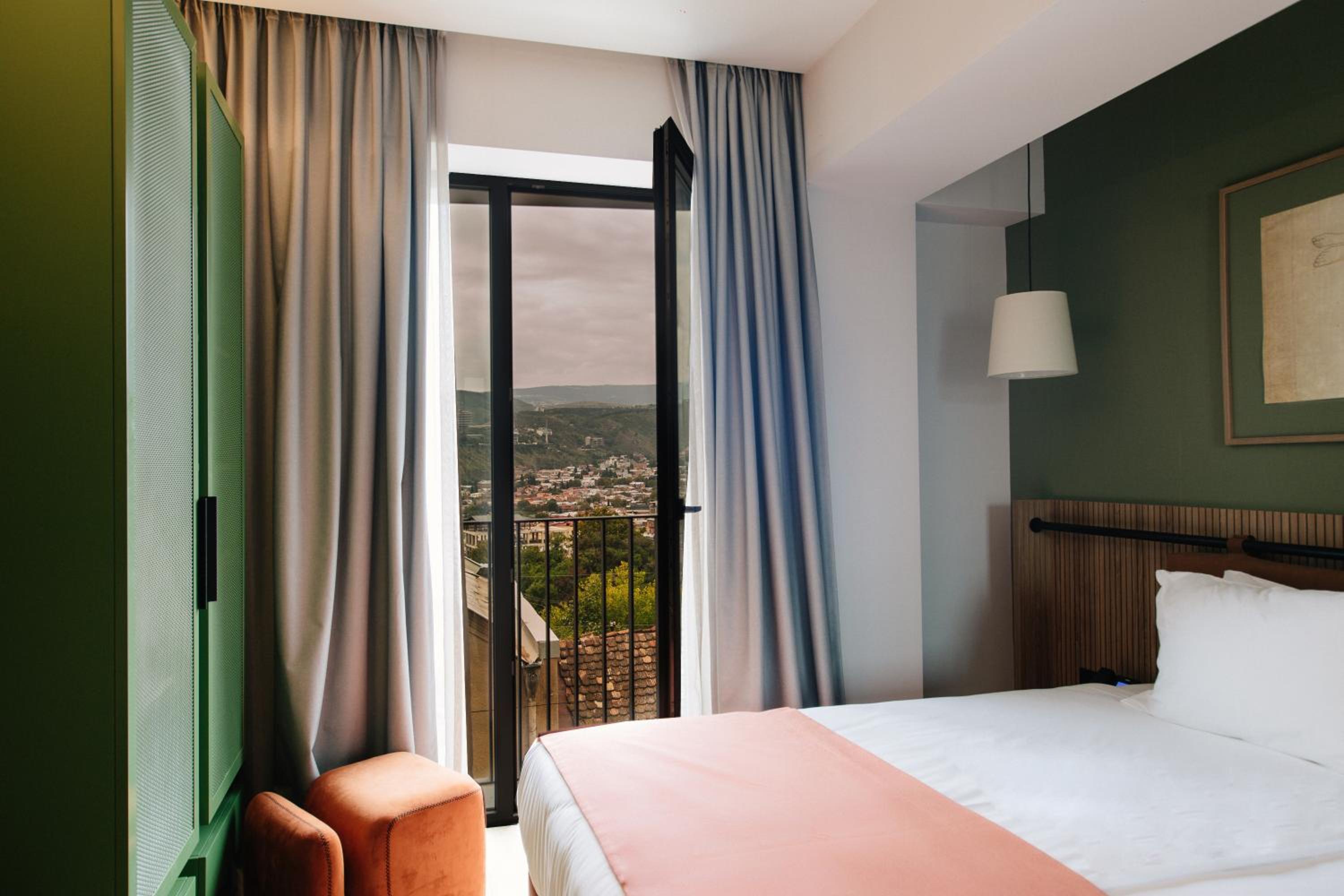 Double or Twin Room with Mountain View - Photo 1