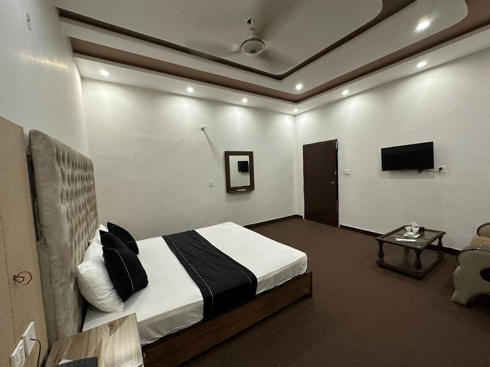 Budget Double Room photo 3