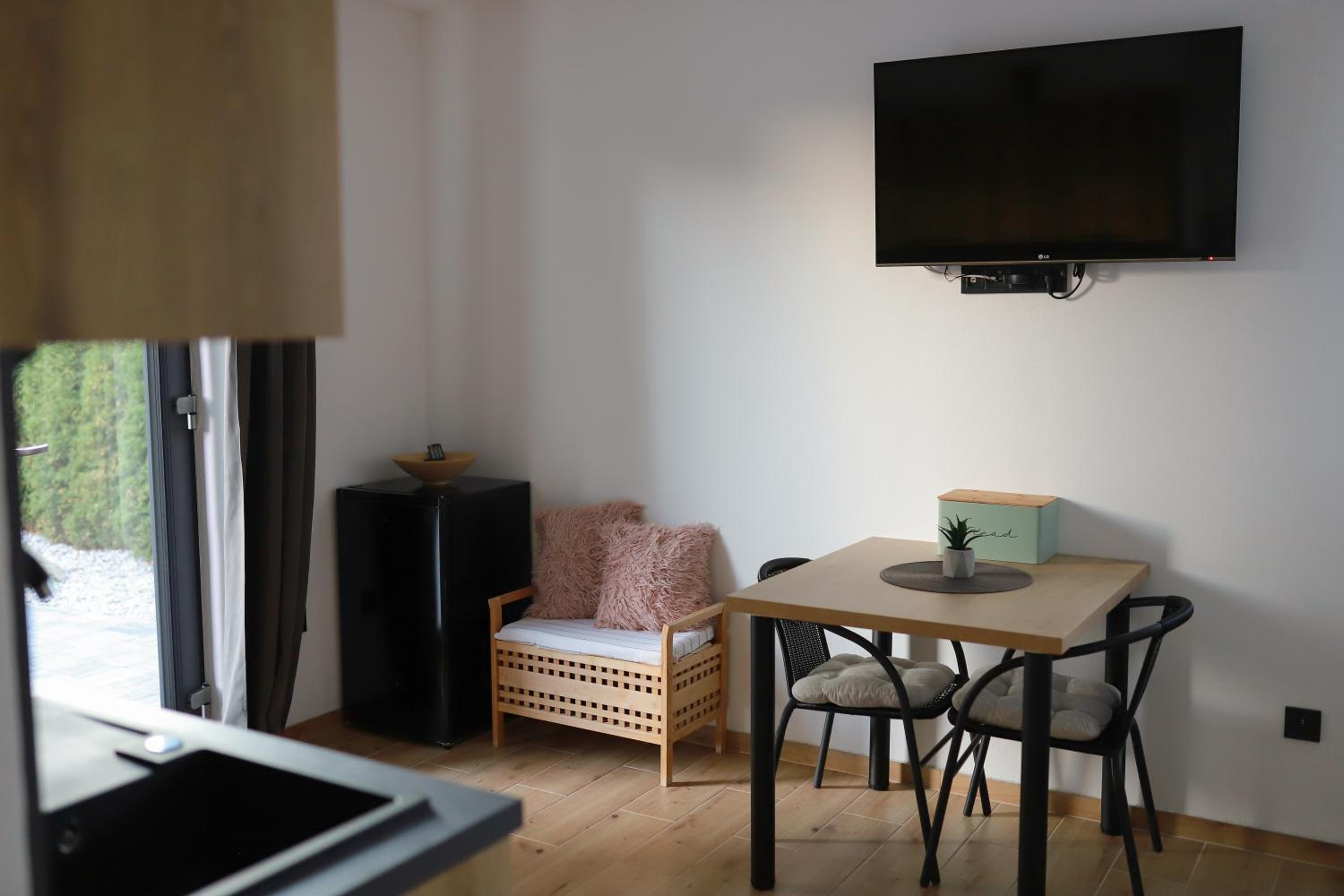One-Bedroom Apartment photo 1