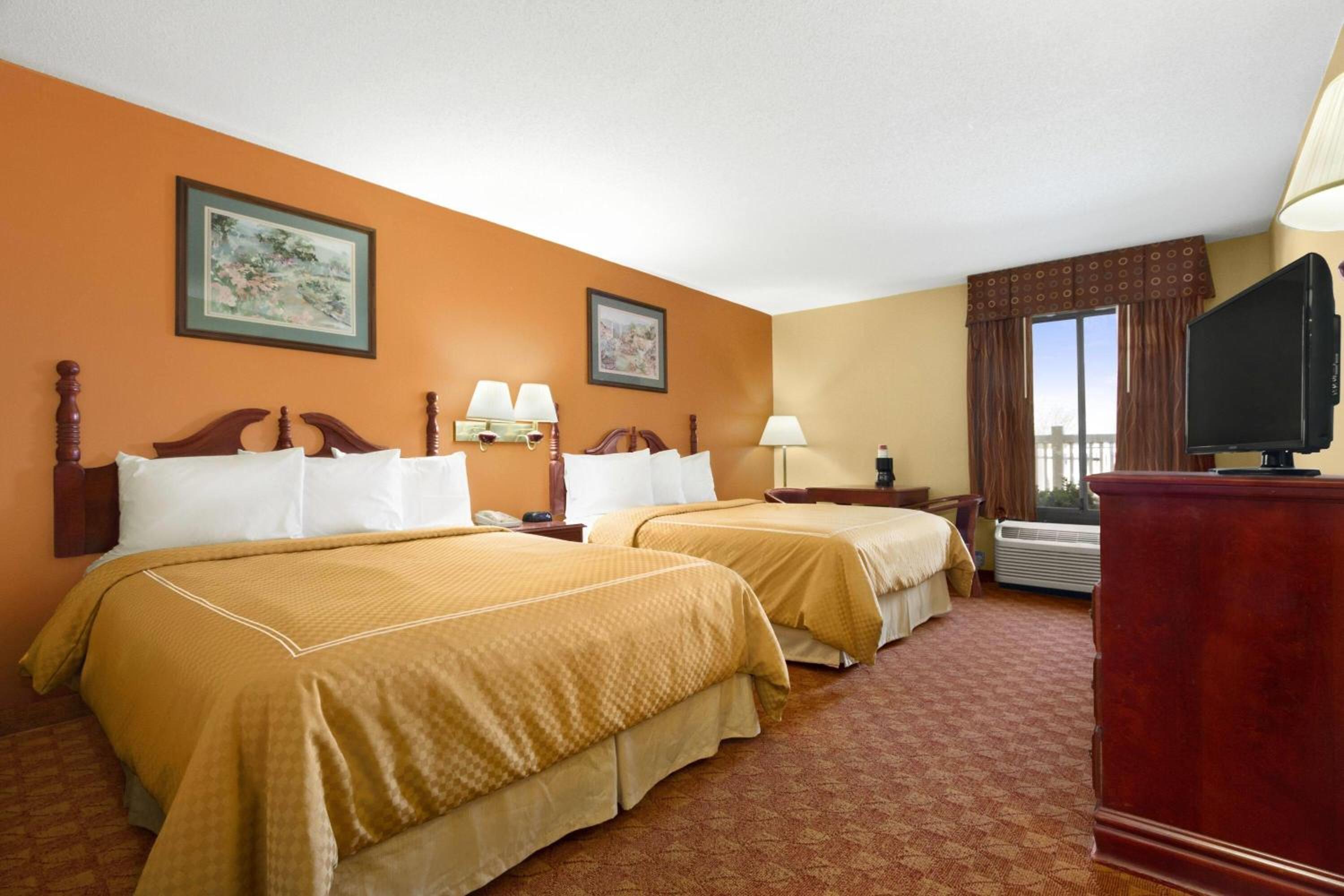 2 Full Beds, Mobility Accessible Room, Bathtub w/Grab Bars, Non-Smoking