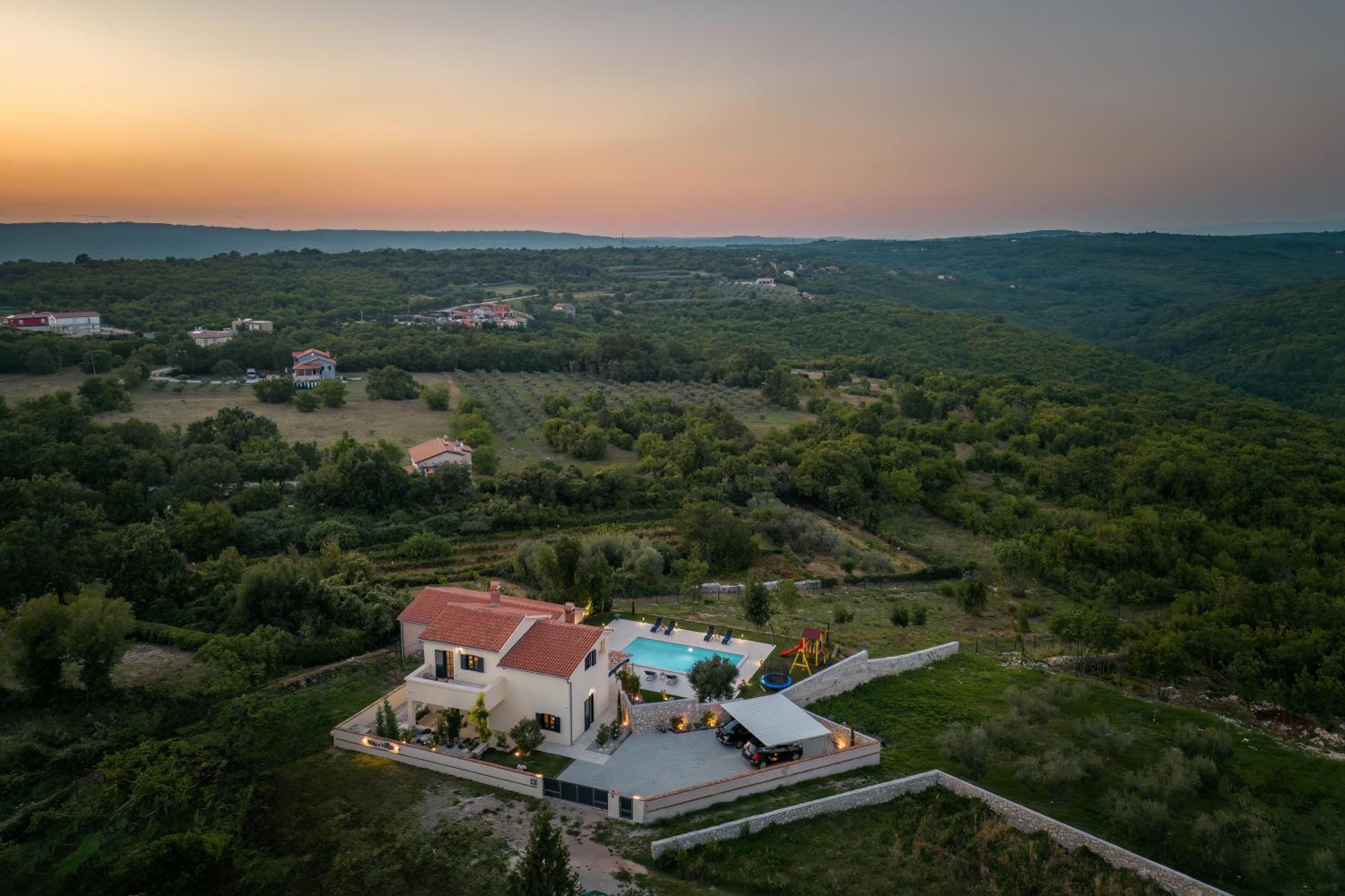 Villa photo 2