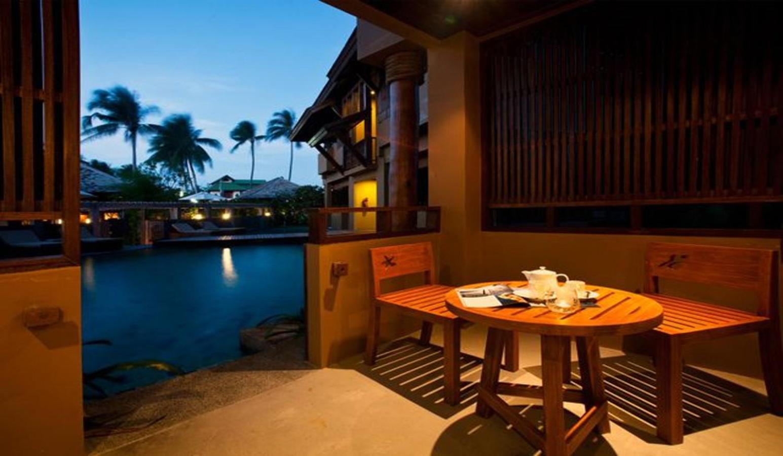 Grand Deluxe with Pool Access - Photo 3