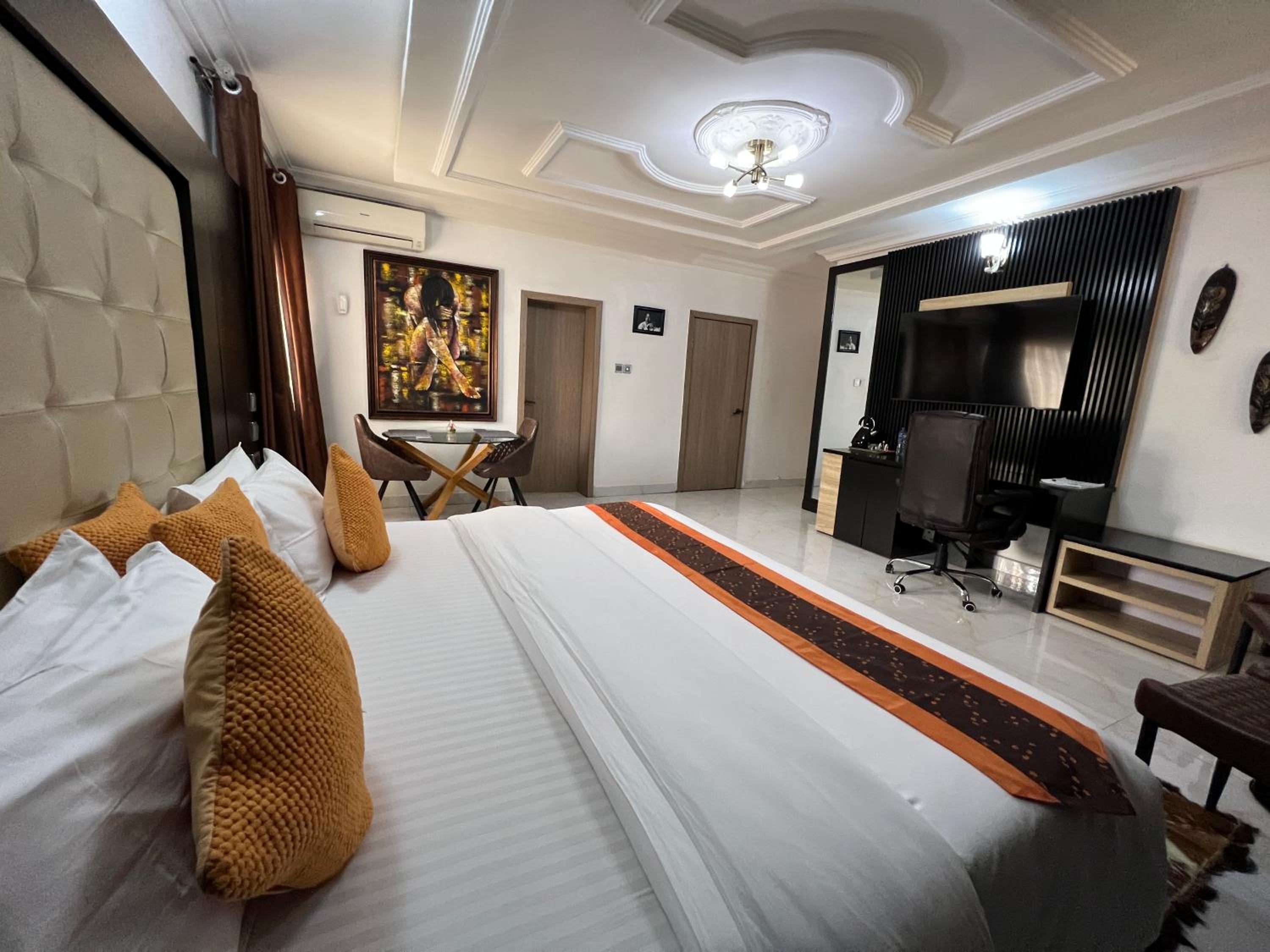 Deluxe Double Room with Balcony photo 3