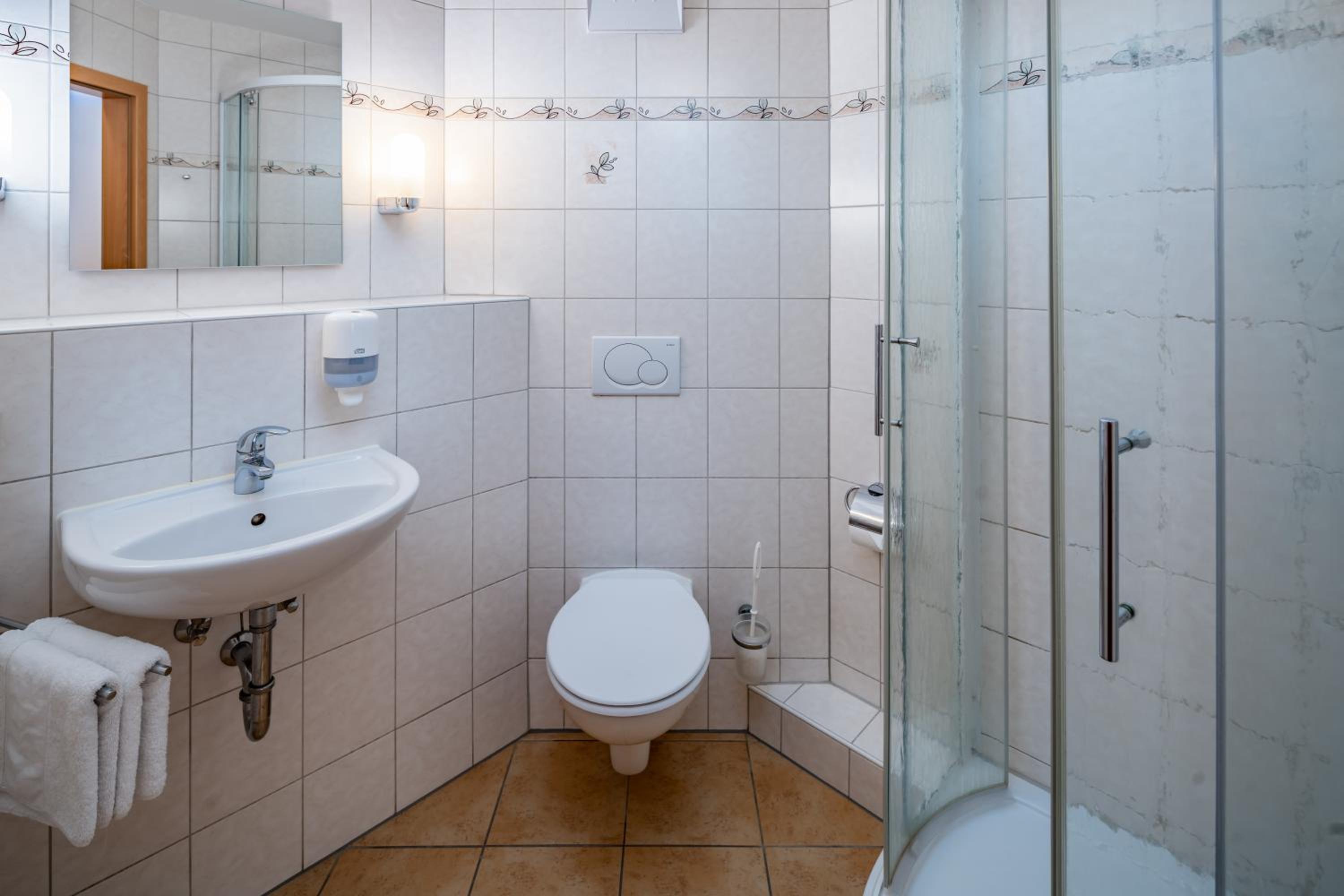 Standard Double or Twin Room photo 3
