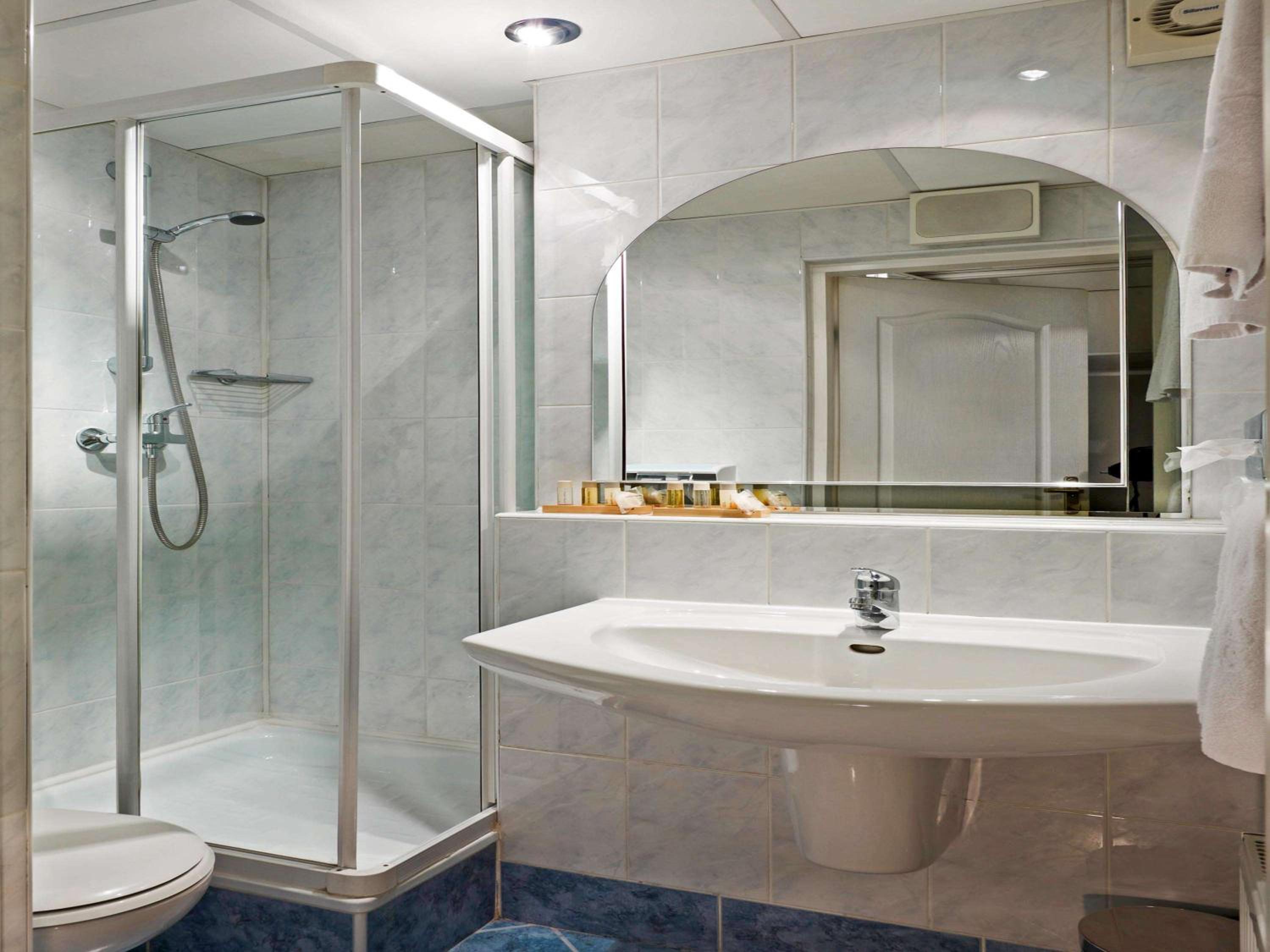 Standard Twin Room - Photo 3