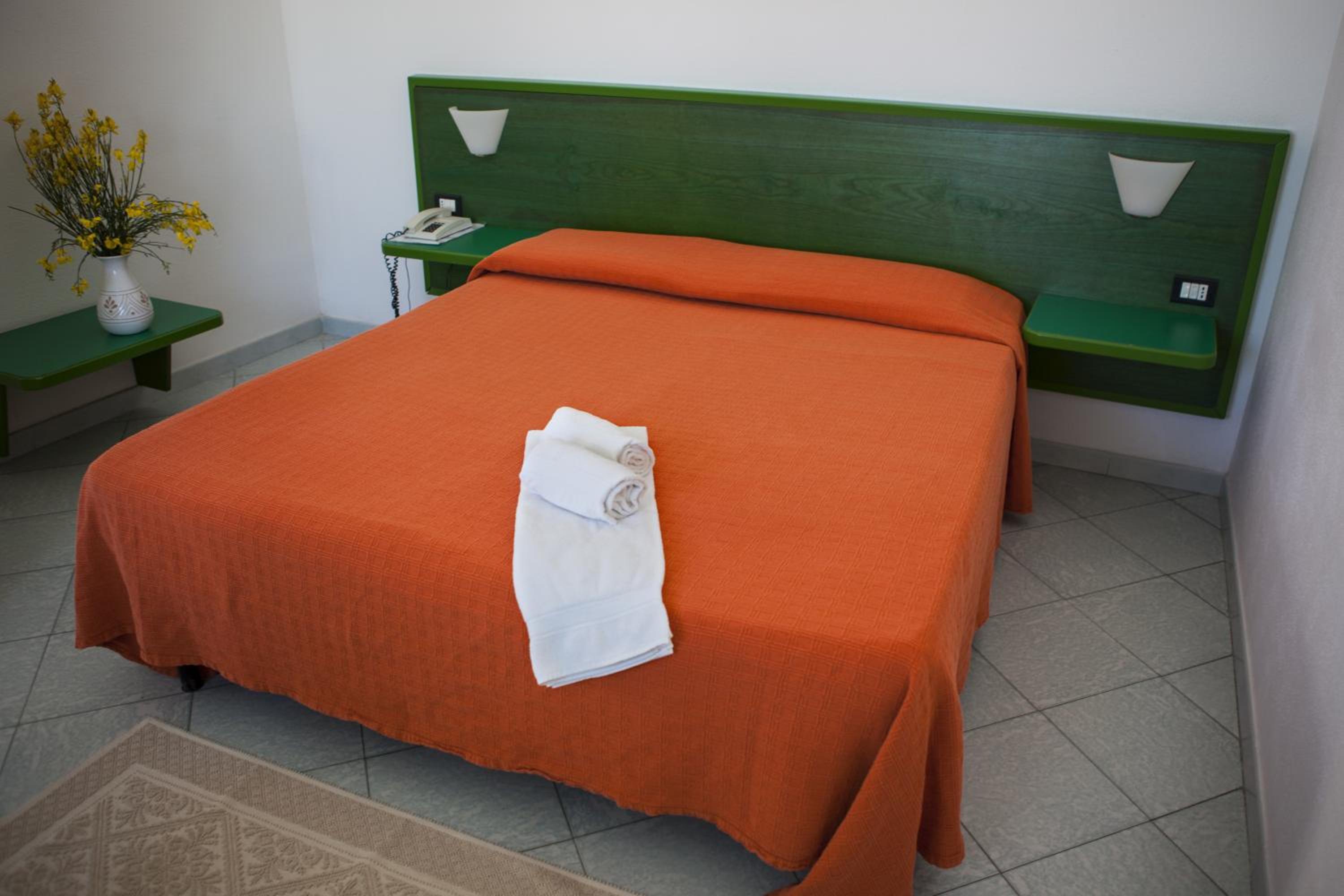 Double or Twin Room with Sea View - Photo 2
