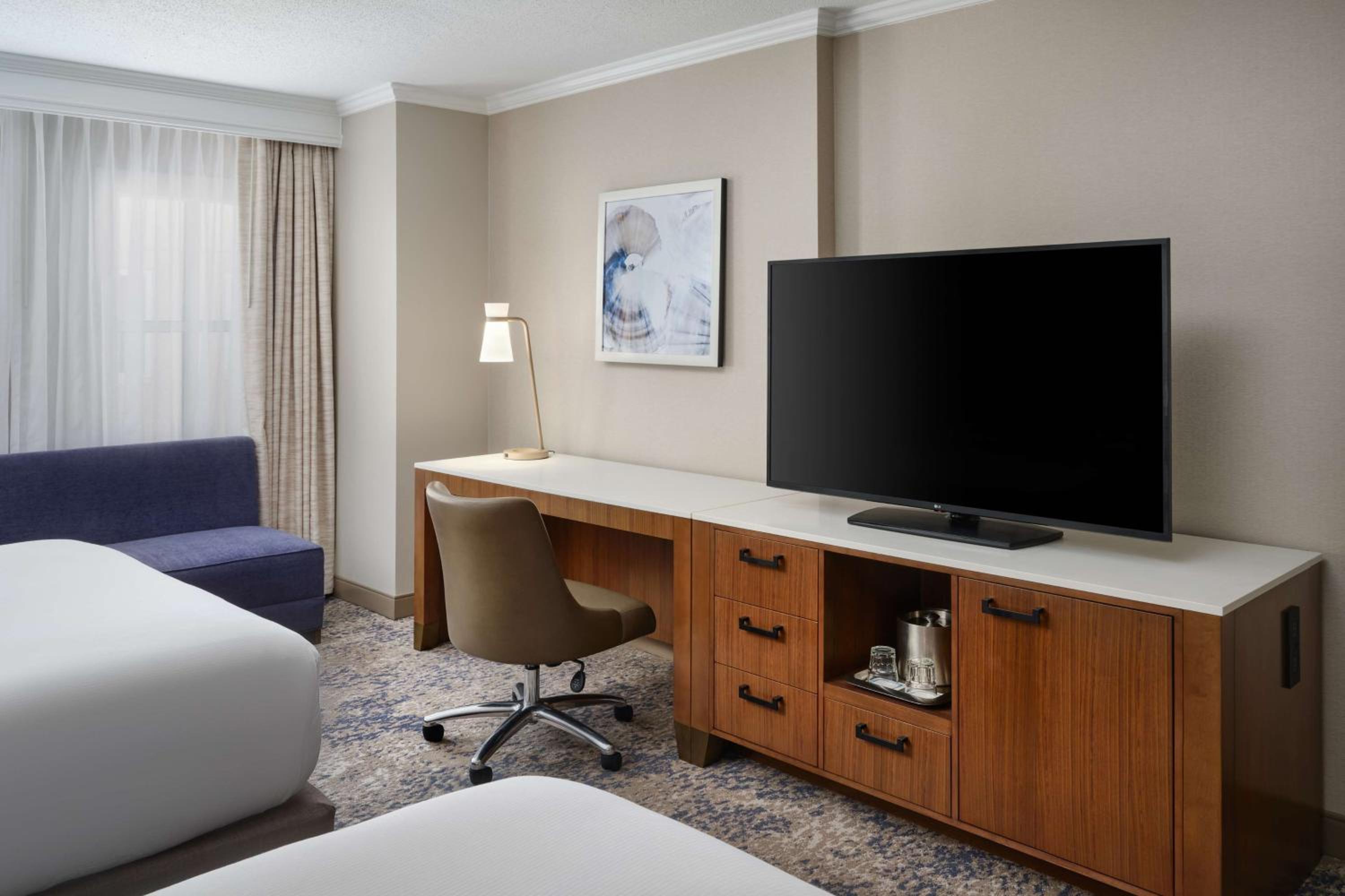 Deluxe Queen Room with Two Queen Beds and River View - Photo 4