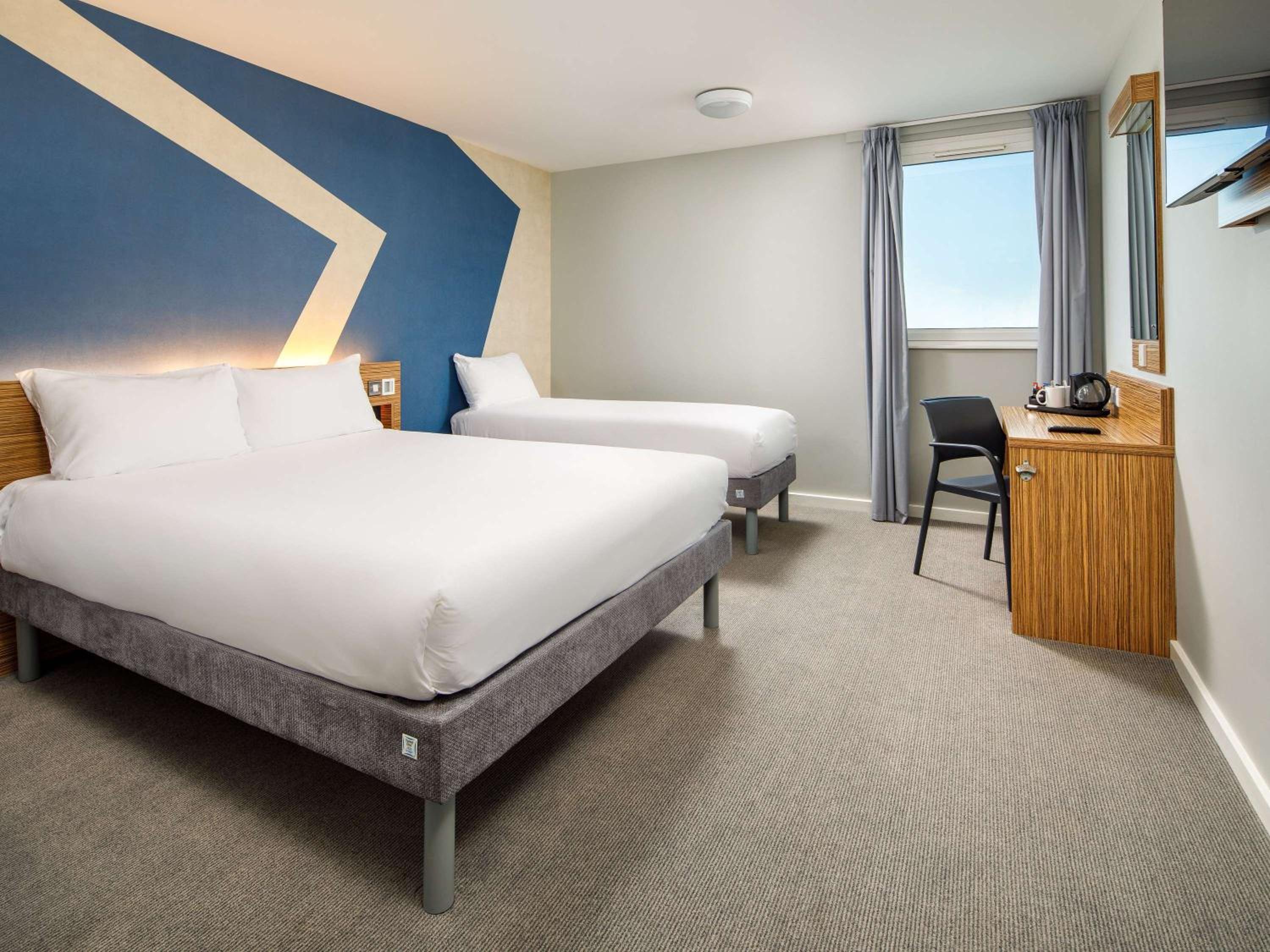 Standard Room with One Double Bed and One Single Bed - Photo 1