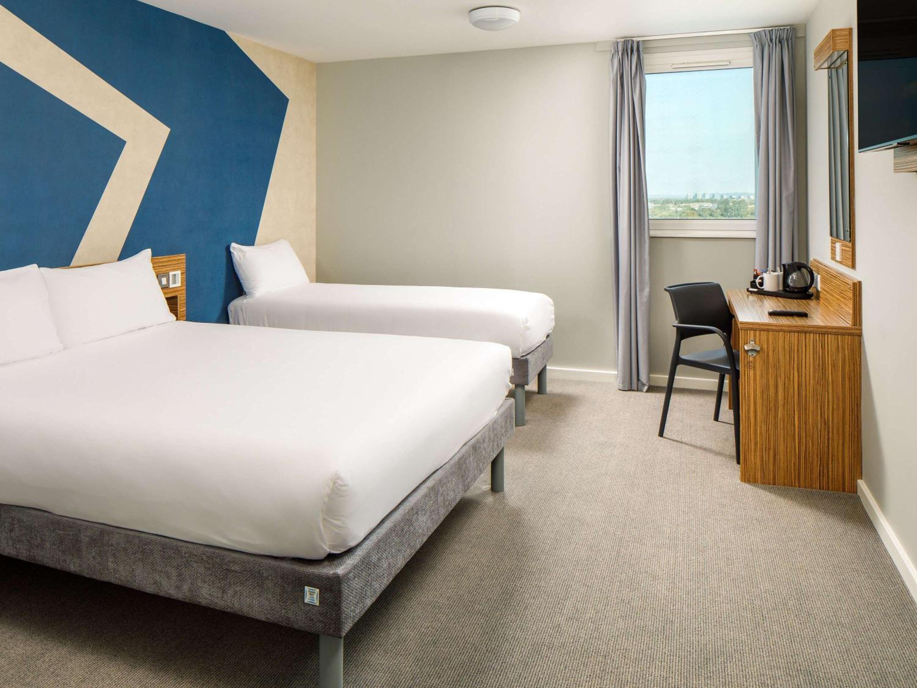 Standard Room with One Double Bed and One Single Bed - Photo 5