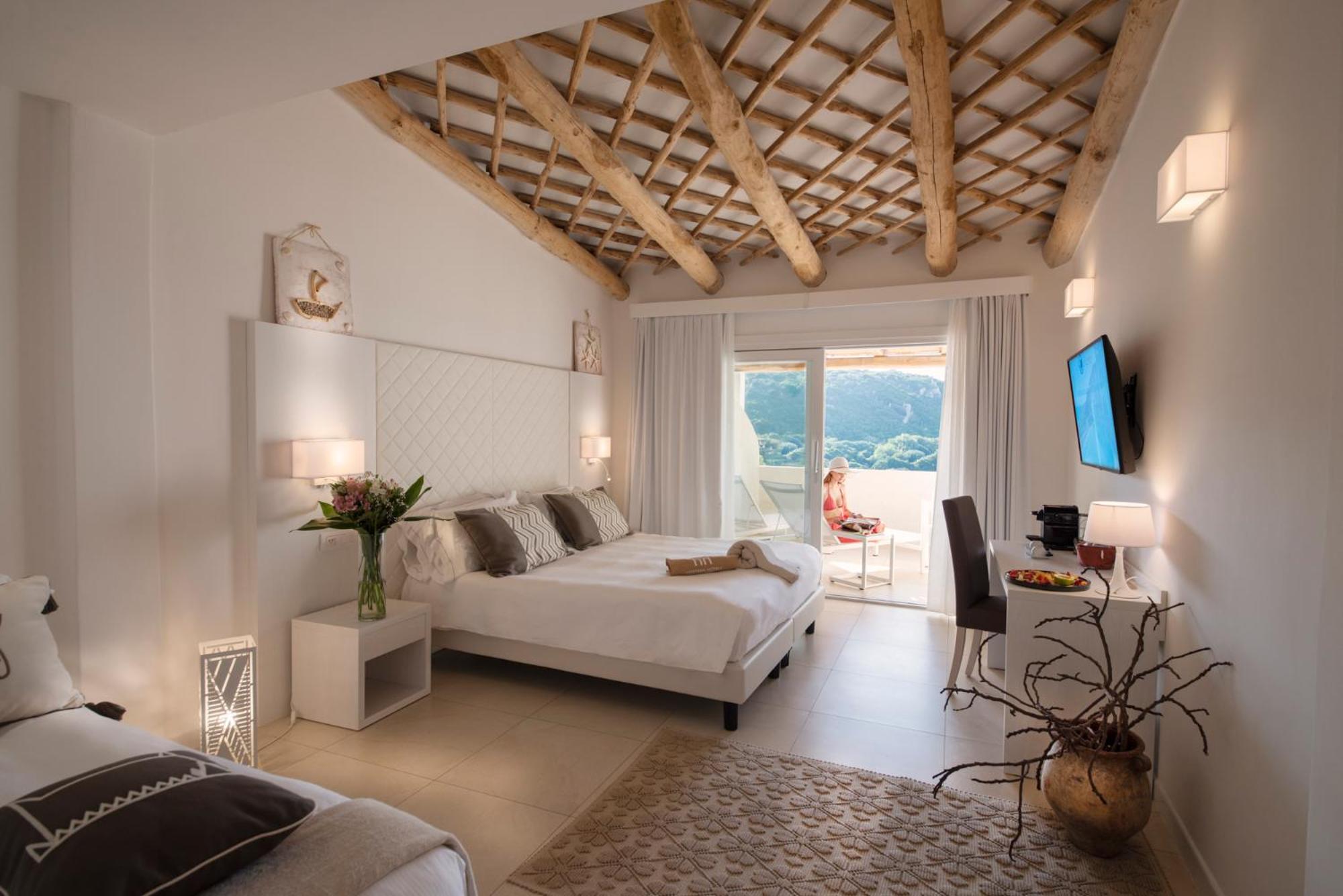  Deluxe Quadruple Junior Suite with Sea View - Photo 1
