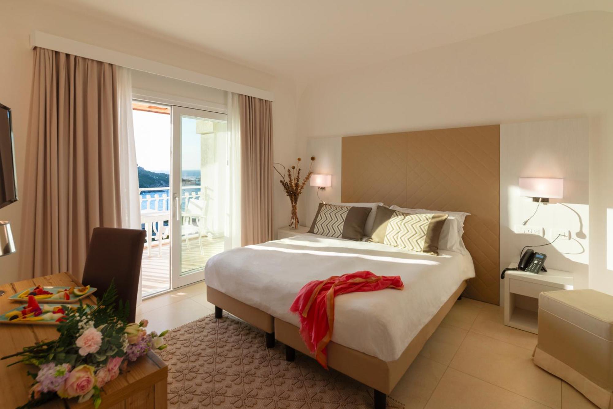 Deluxe Triple Room with Sea View - Photo 4