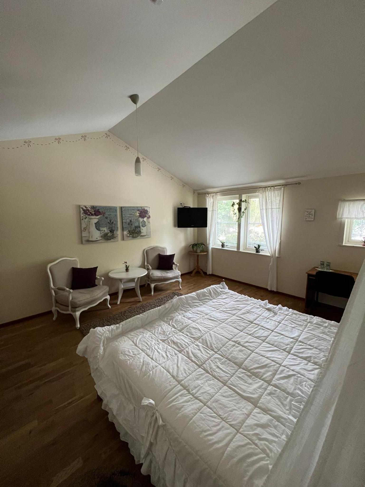 King Room with Roll-In Shower - Disability Access photo 1