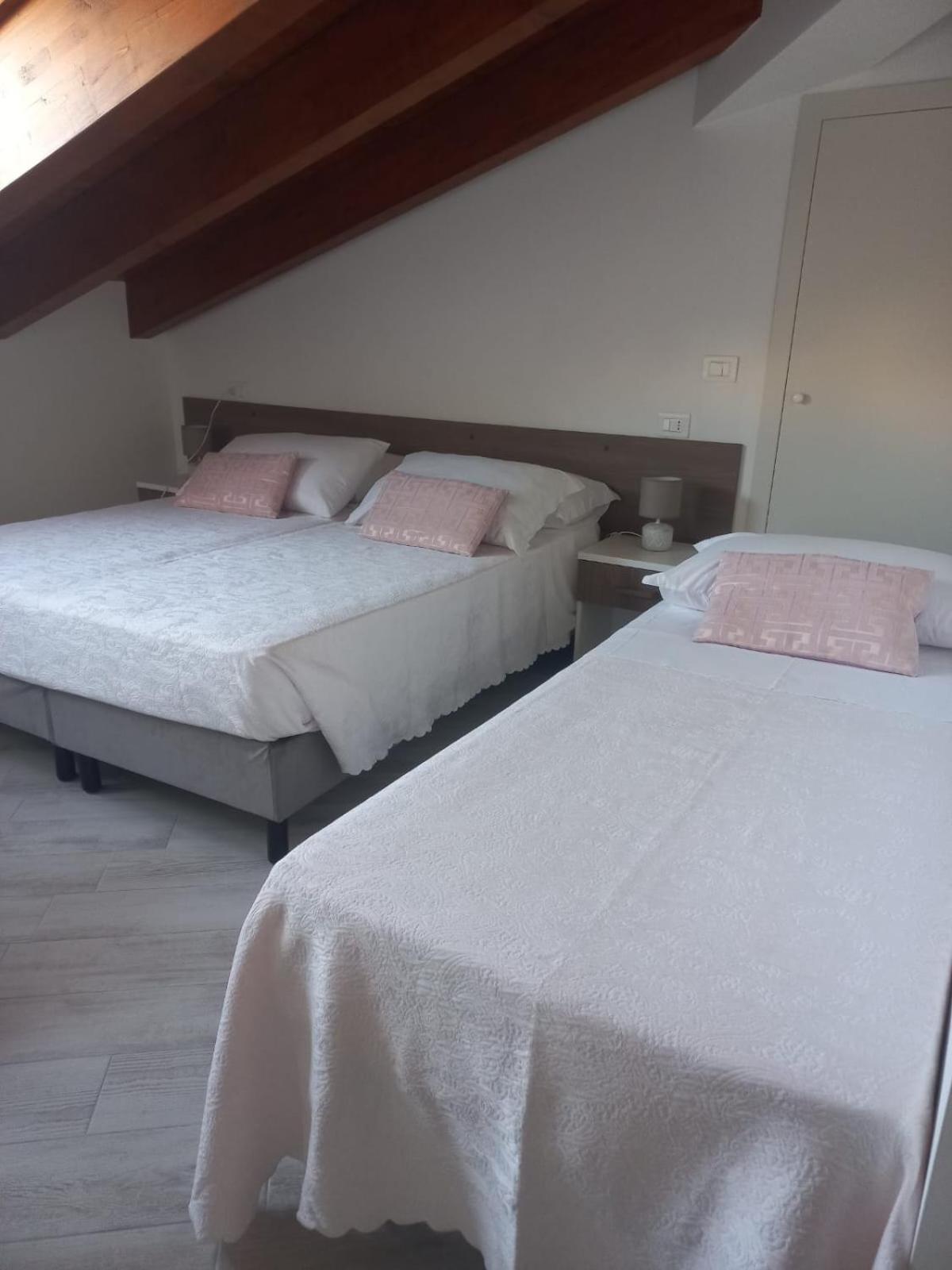 Triple Room with Private Bathroom photo 1