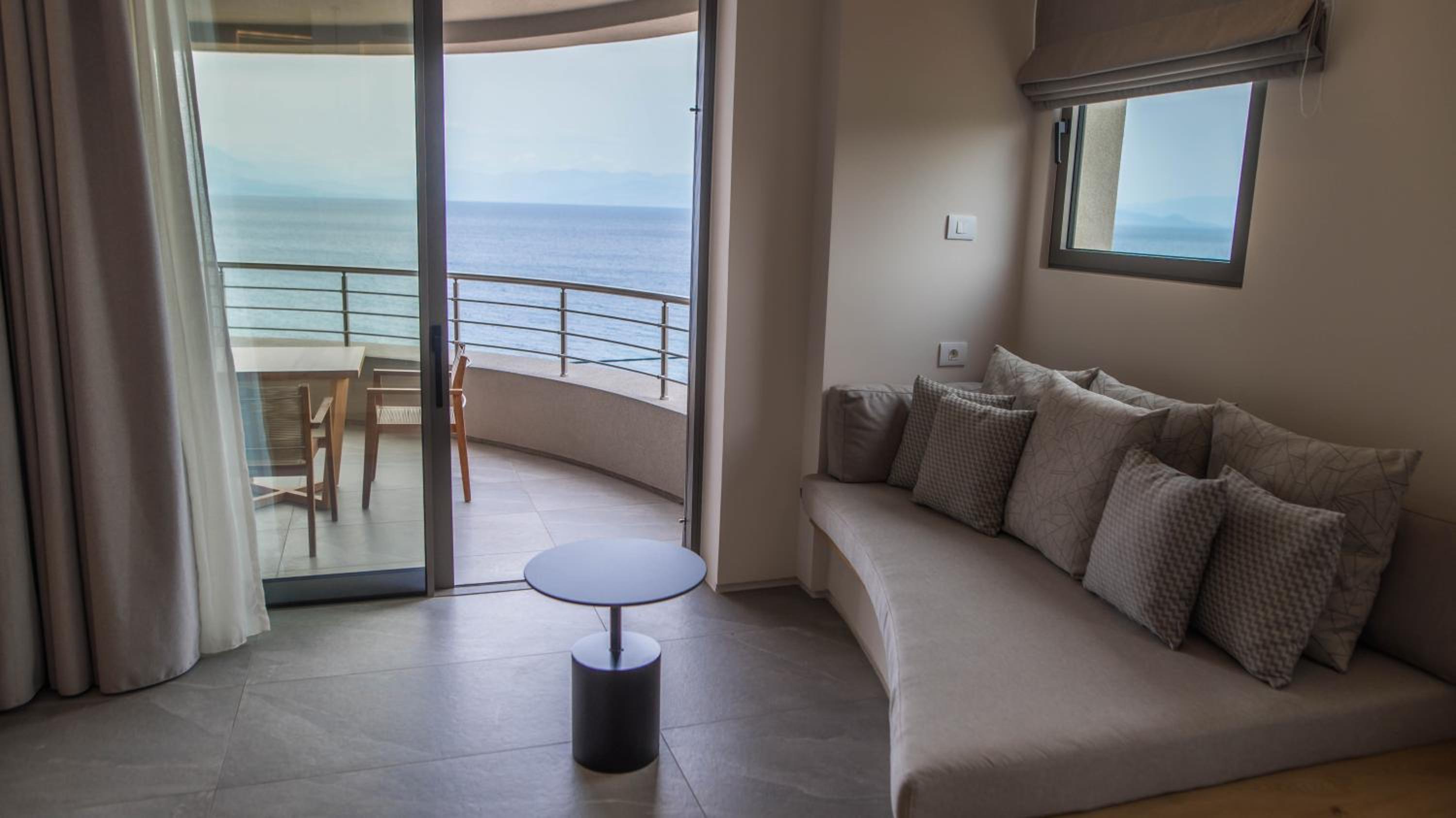 Junior Suite with Sea View - Photo 2