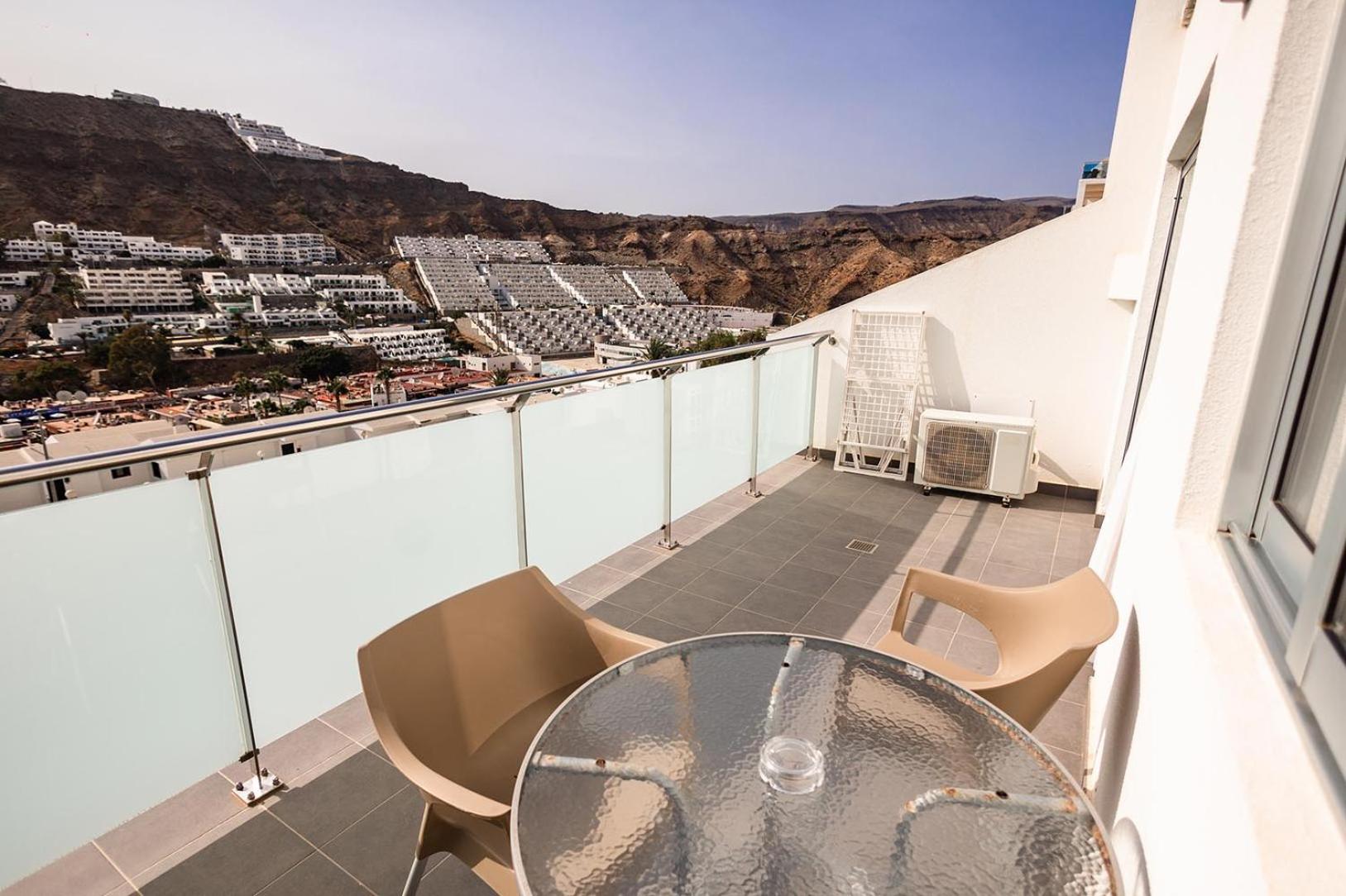 Apartment with Balcony - Photo 9