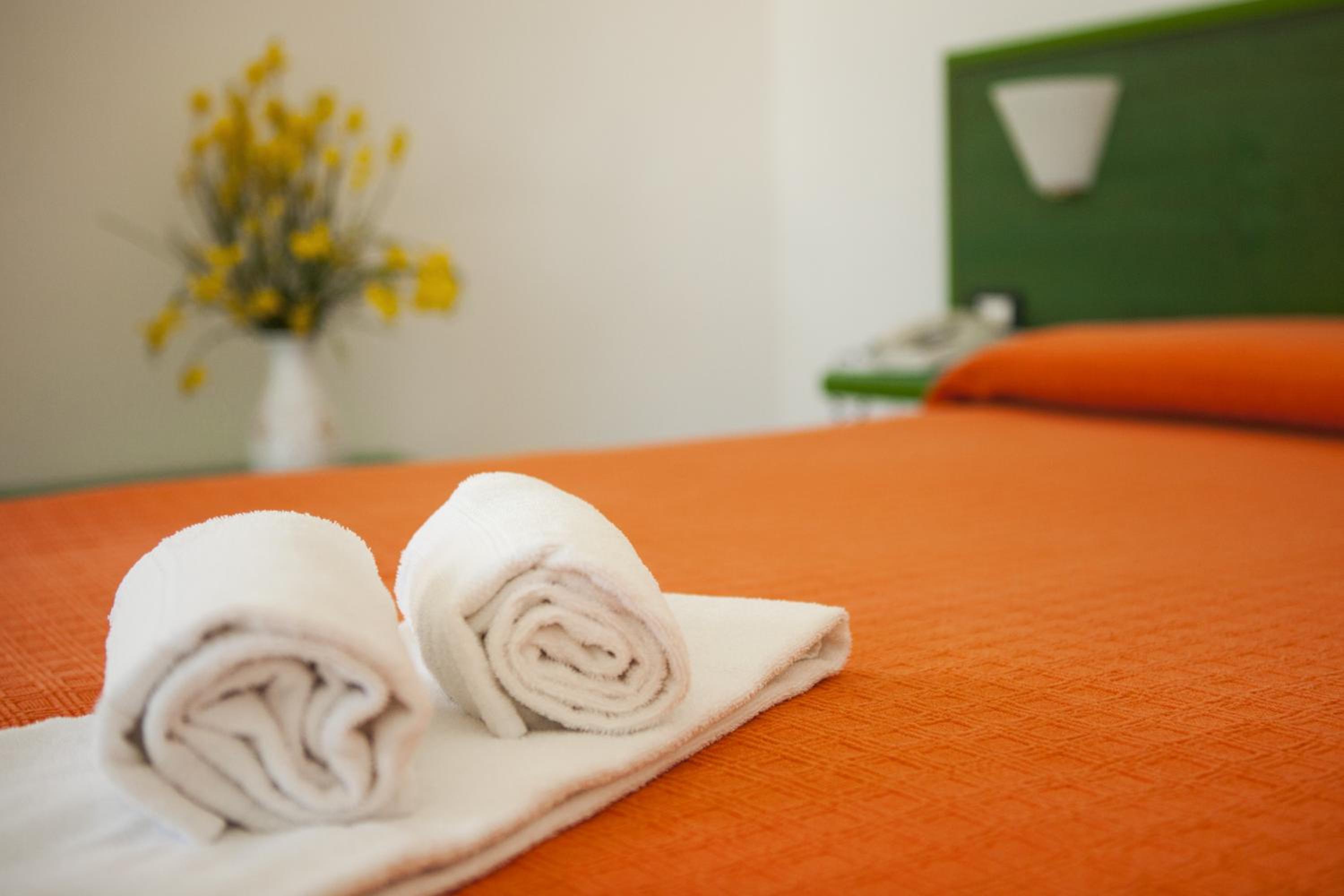 Double or Twin Room with Sea View - Photo 1