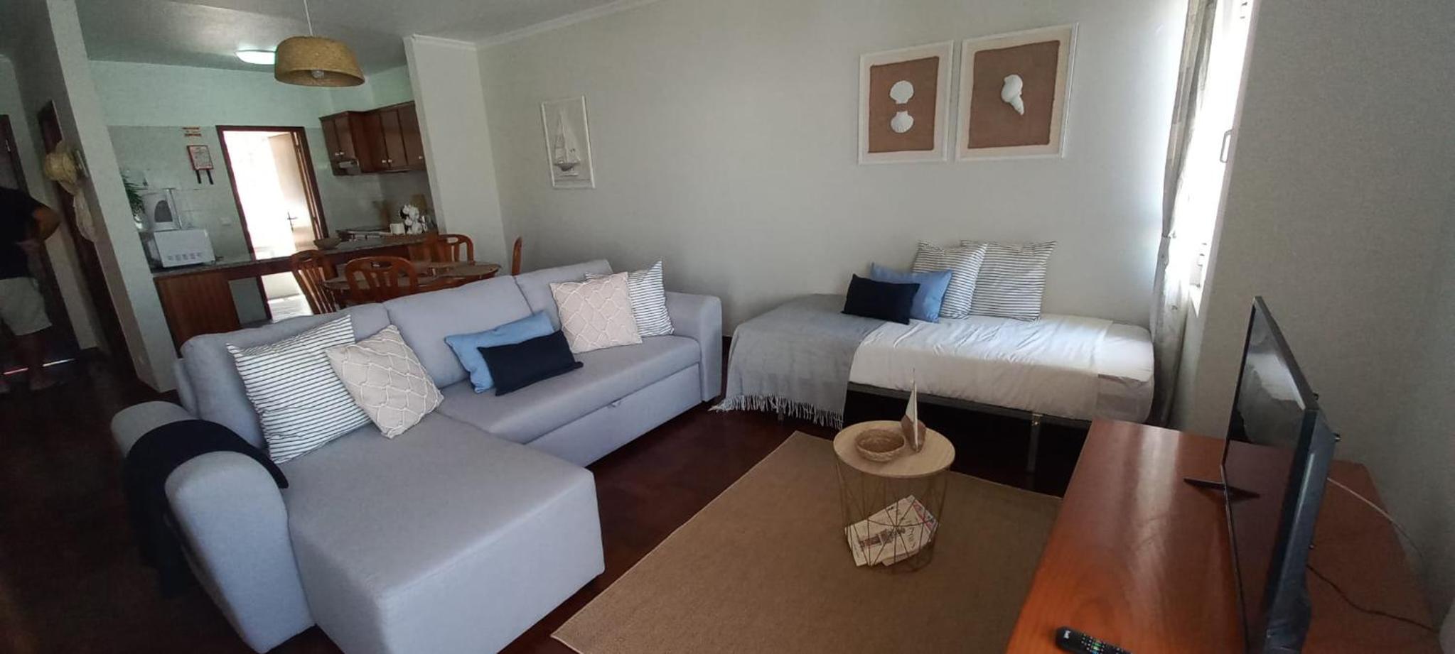 One-Bedroom Apartment with Sea View photo 1