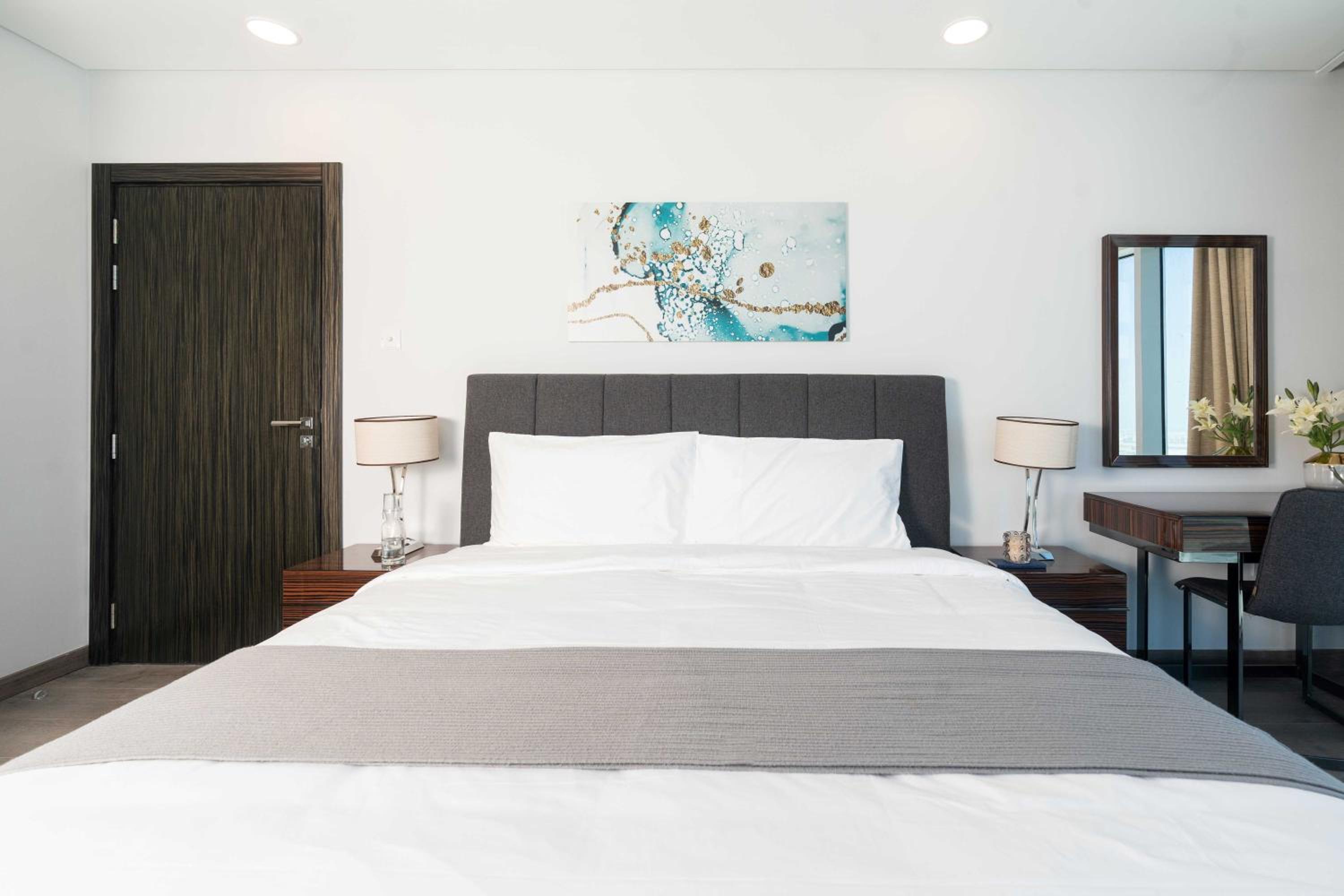 Two-Bedroom Suite with City View photo 2