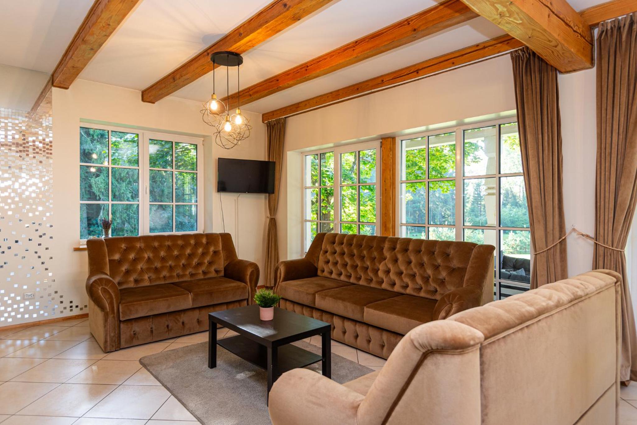 Villa - Photo 1