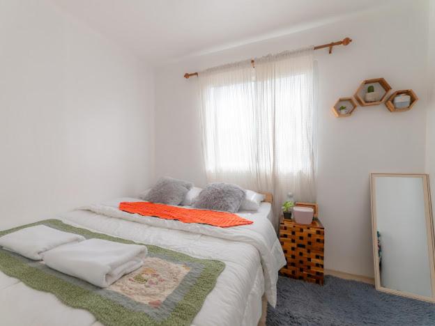 Two-Bedroom House - Photo 4