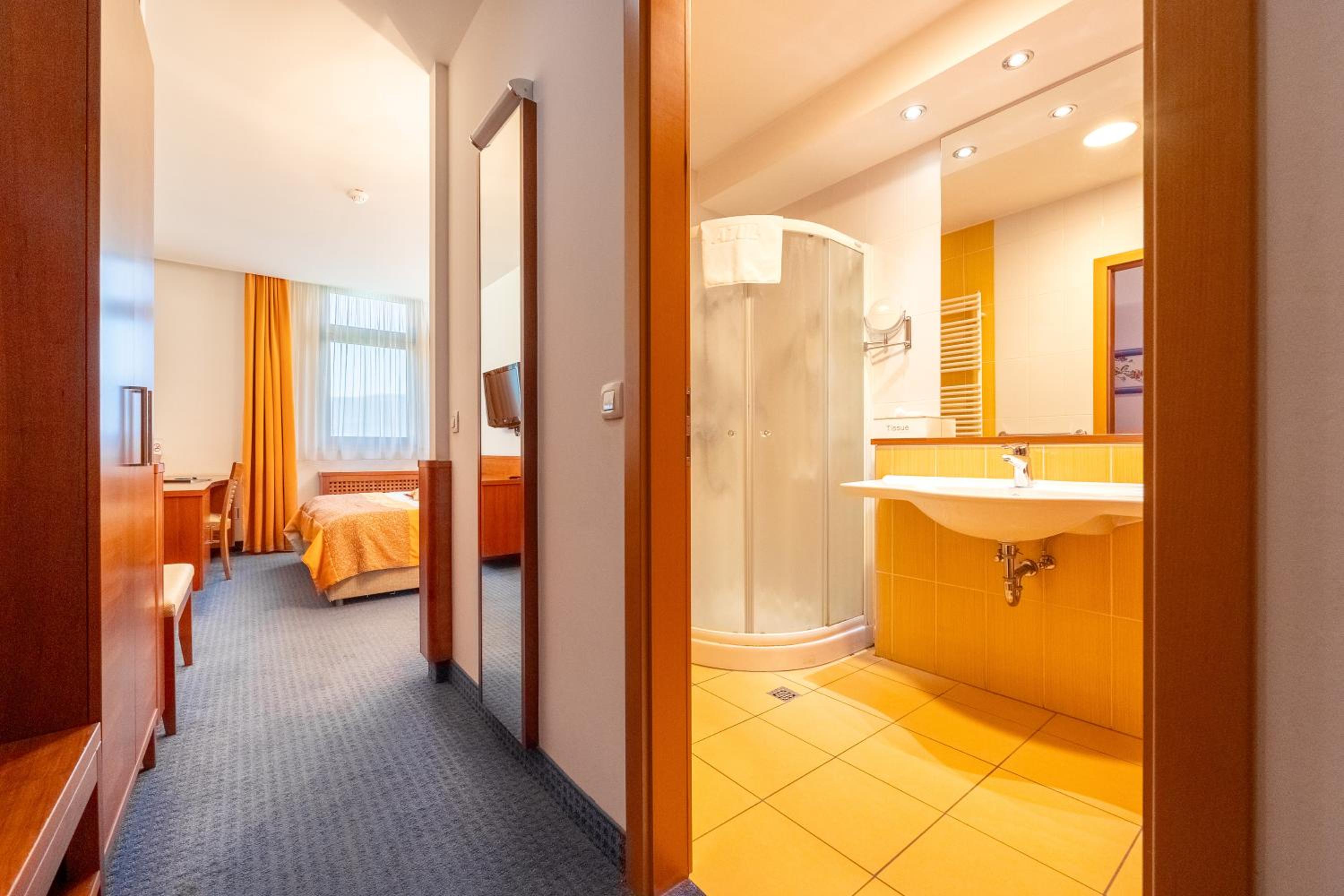 Double Room - Photo 4
