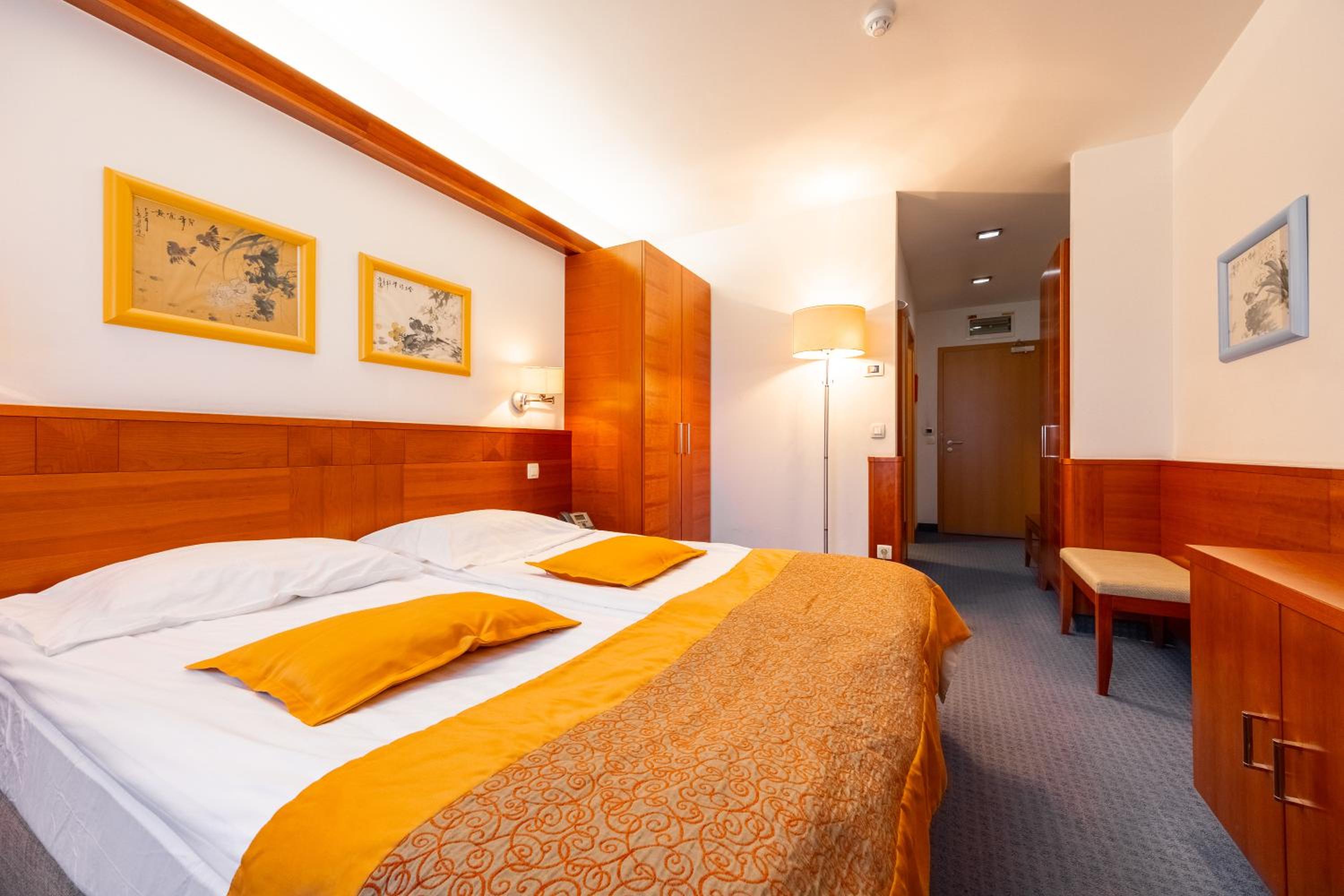 Double Room - Photo 10